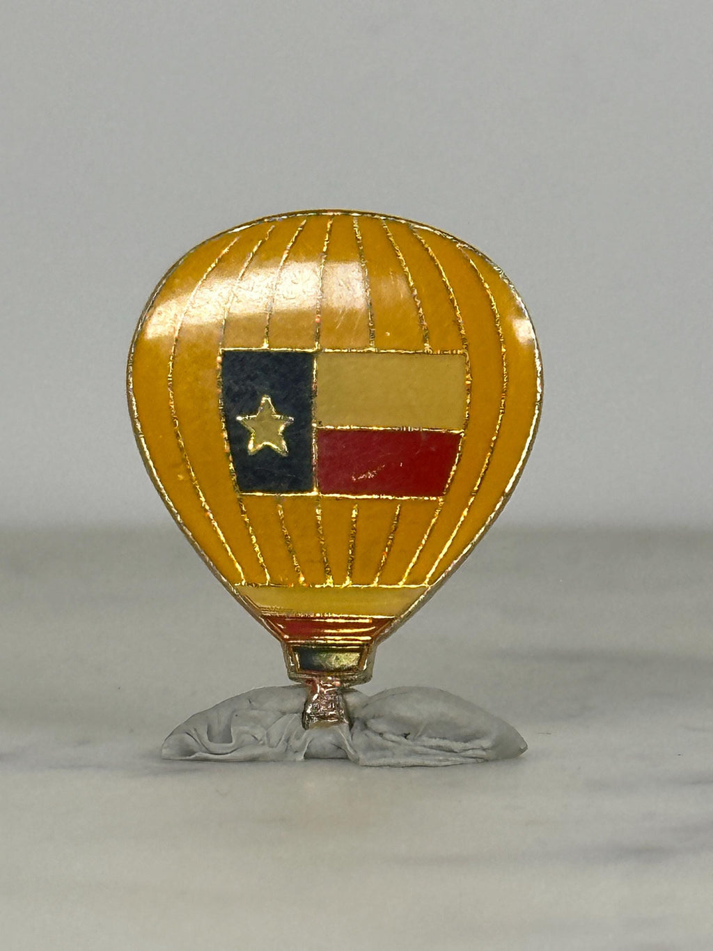 Texas Hot Air Balloon Pin: Yellow Enamel Finish - Vintage Travel Accessory