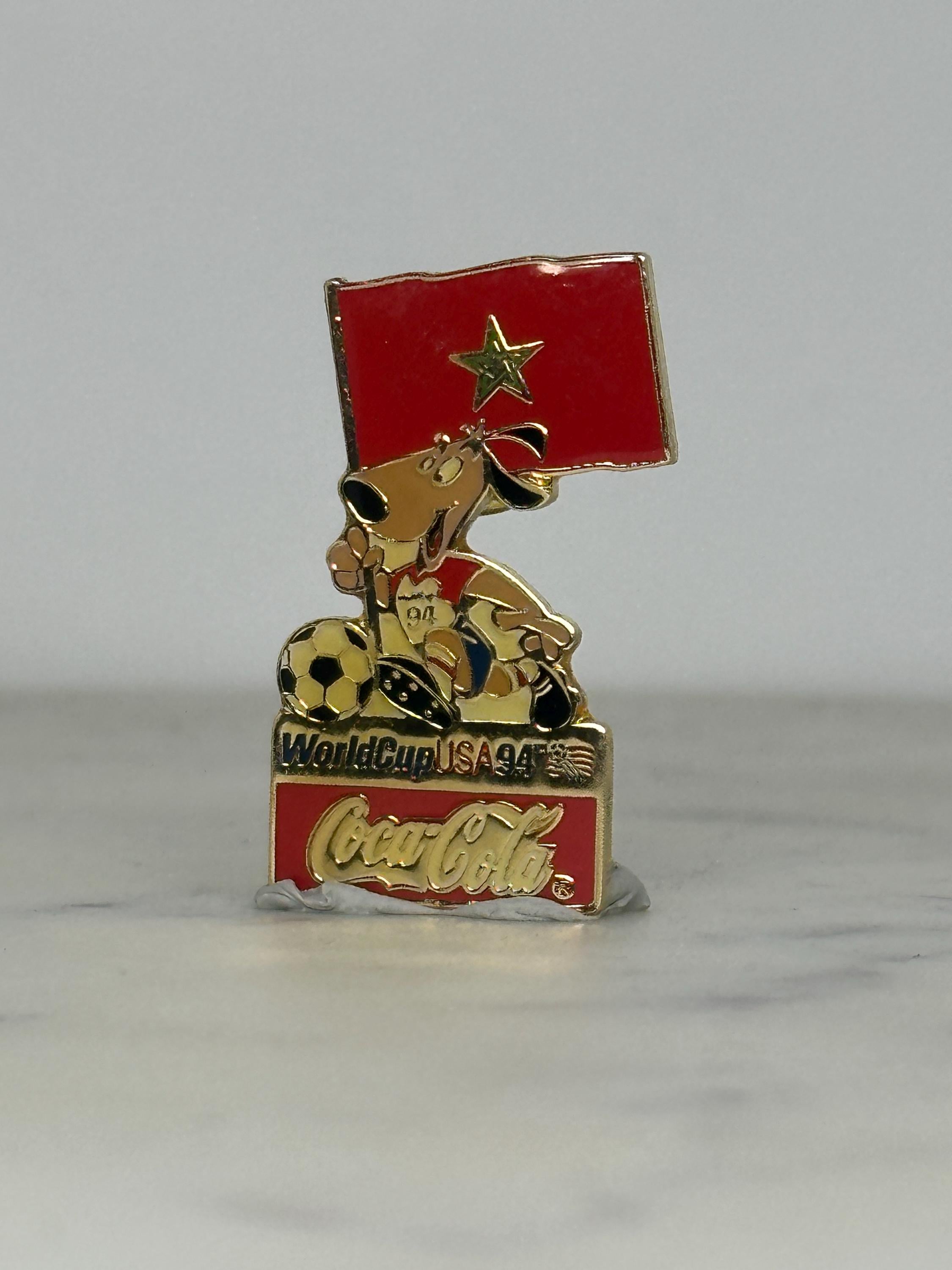 World Cup USA 94 Soccer Pin: Gold Enamel Finish - Vintage Sports Accessory
