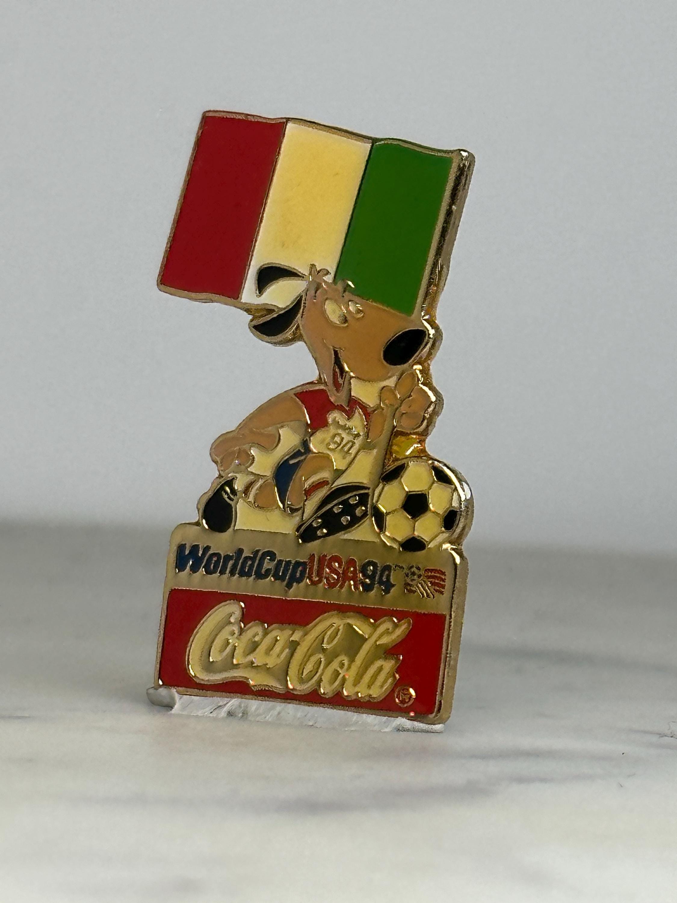 World Cup 1994 Coca-Cola Pin: Mascot & Italy Flag - Vintage Sports Accessory