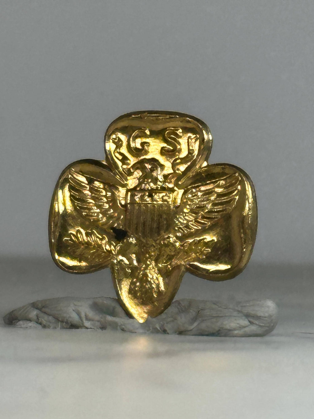 Girl Scouts USA Pin: Gold Tone Eagle Crest - Vintage Uniform Accessory