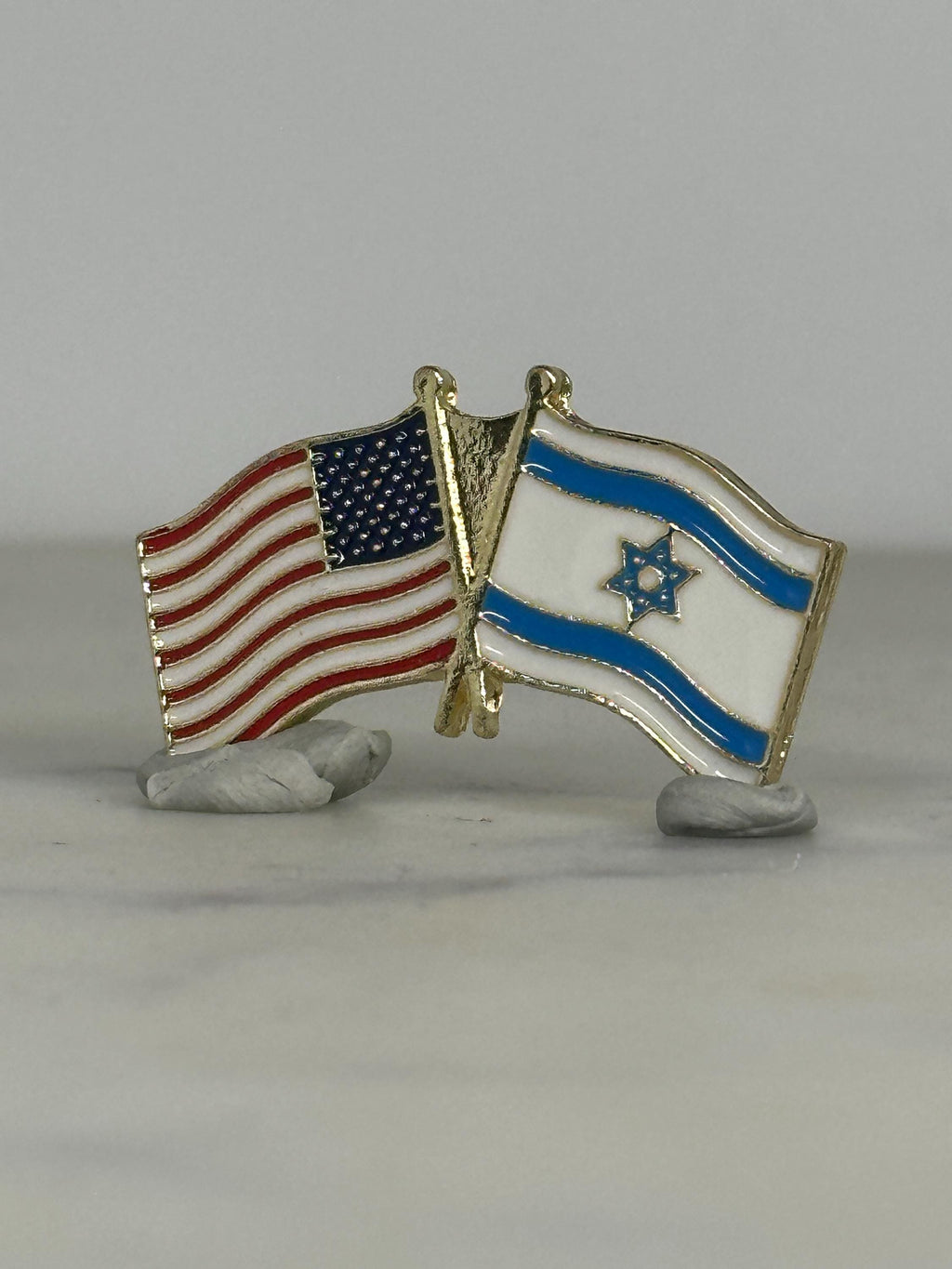 USA & Israel Flag Pin: Gold-Tone Enamel - Diplomatic Souvenir Accessory