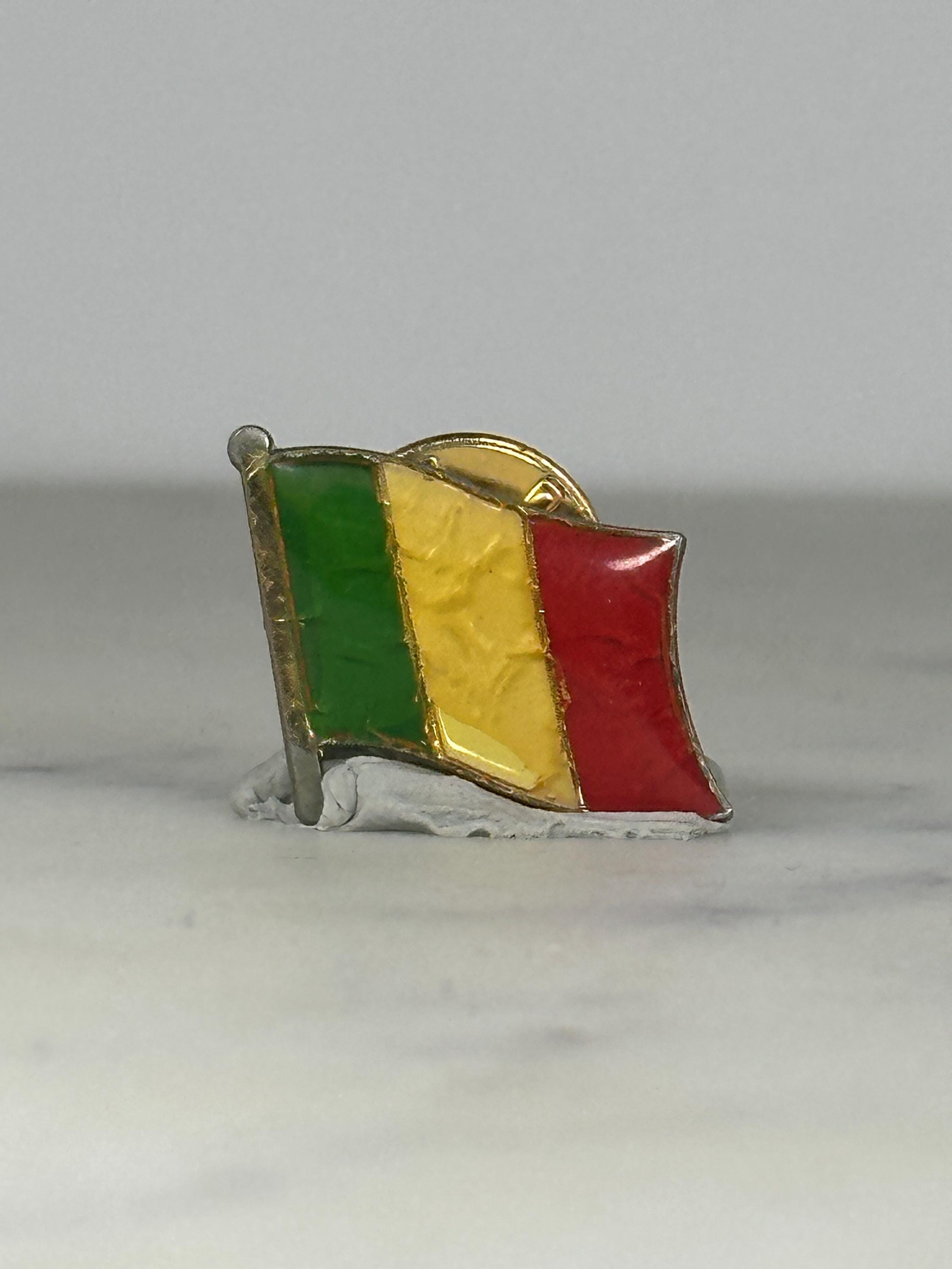 Italy Flag Enamel Pin: Waving Tricolor - Vintage Patriotic Accessory