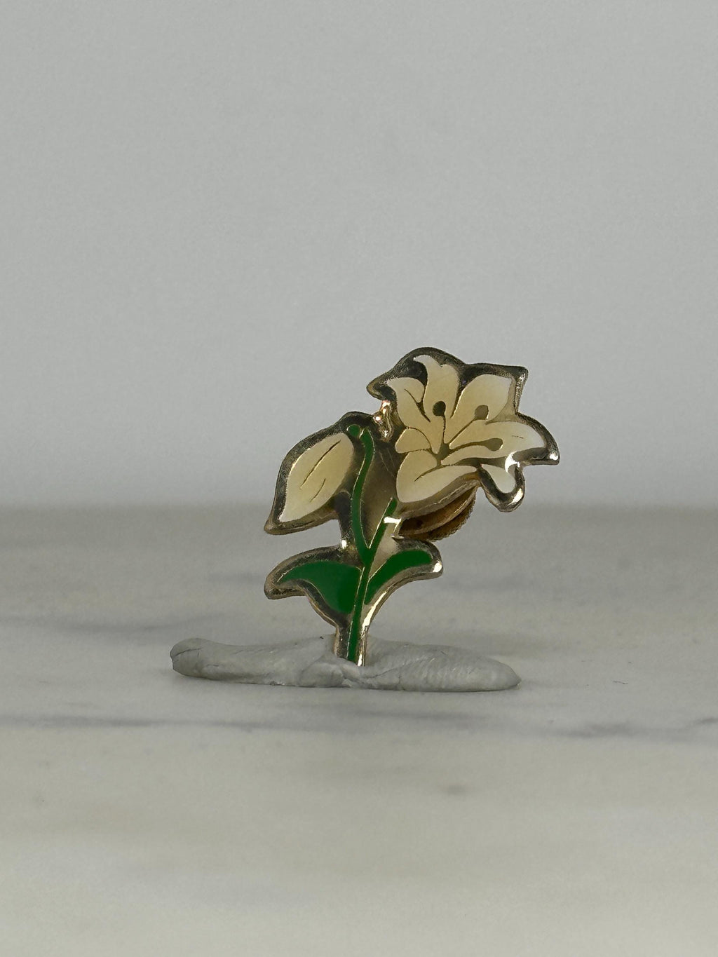 Cream Lily Flower Enamel Pin: Gold Tone Accent - Vintage Nature Accessory