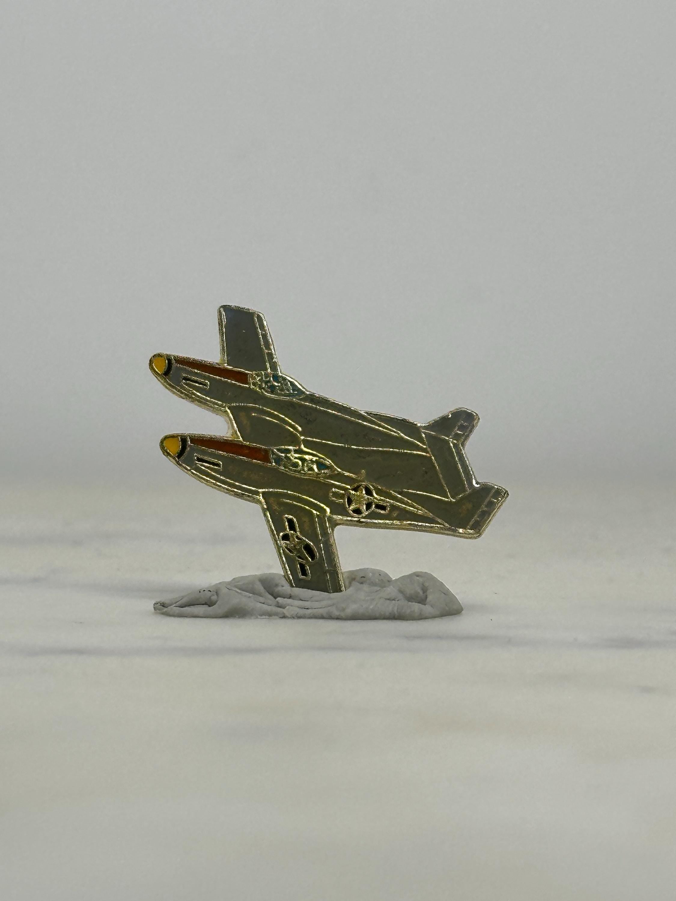 Lockheed P-38 Lightning Pin: Twin-Boom WWII Fighter Plane – Gold Military Plane