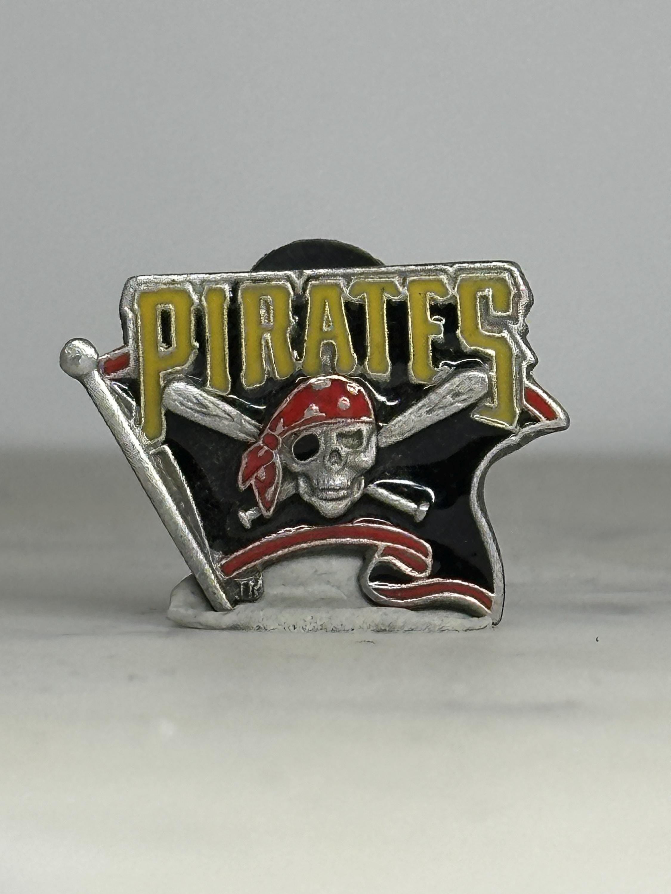 Pirates Enamel Pin: Skull Flag Design - Retro Novelty Accessory