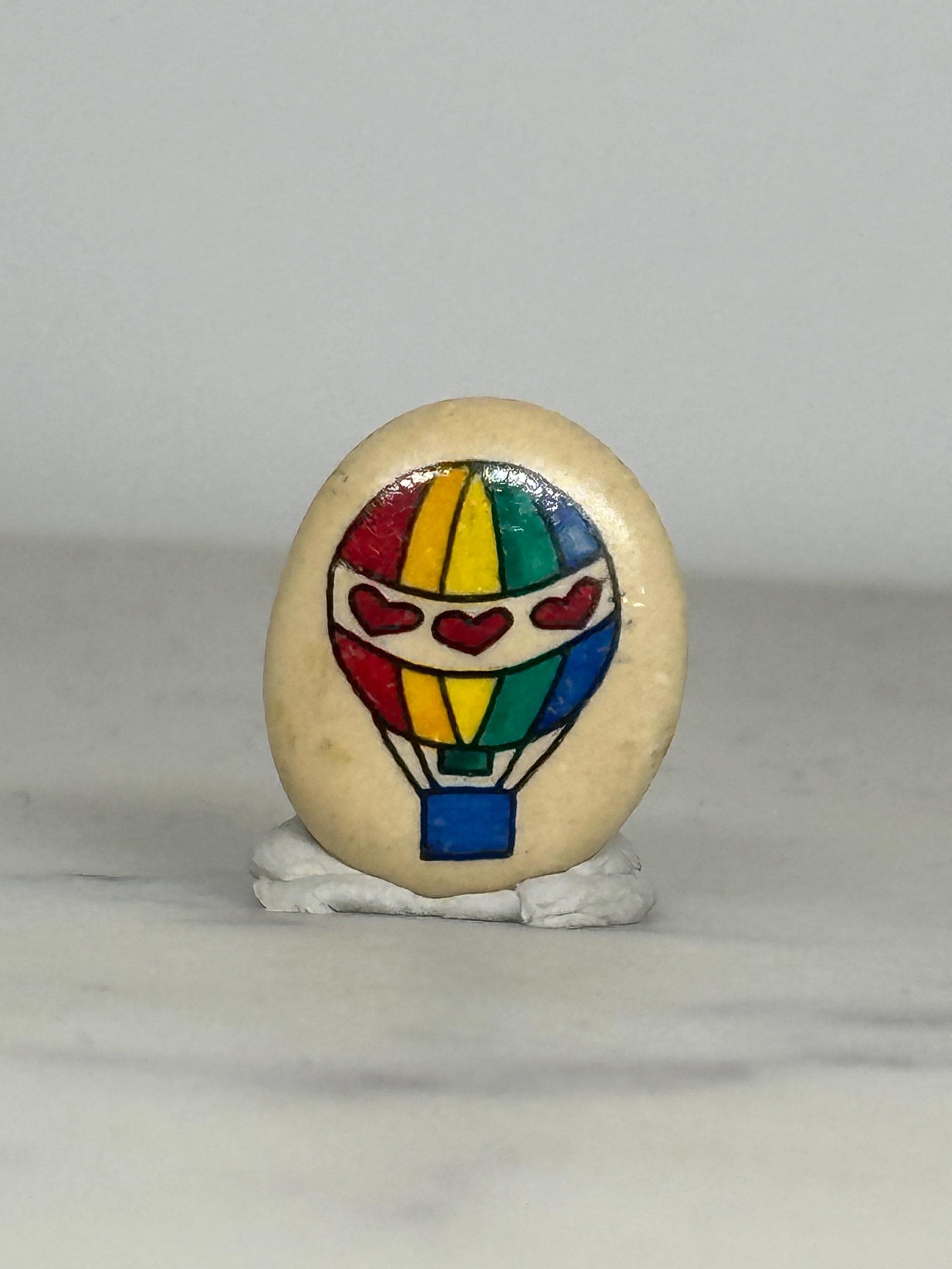 Hot Air Balloon Enamel Pin: Rainbow Heart Design - Whimsical Retro Accessory