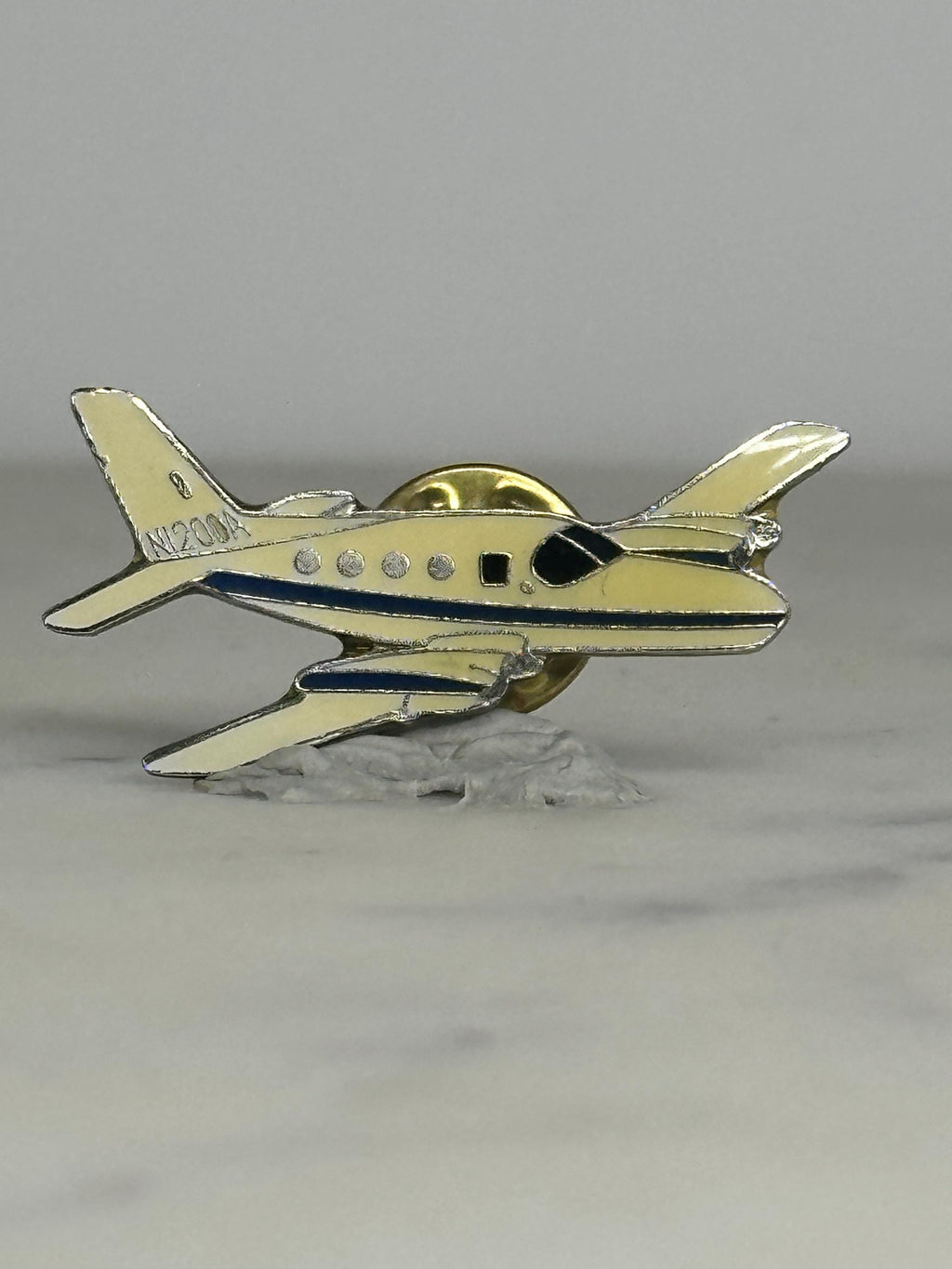 Cirrus Vision Jet Enamel Pin – N200 Series White & Blue Airplane Lapel
