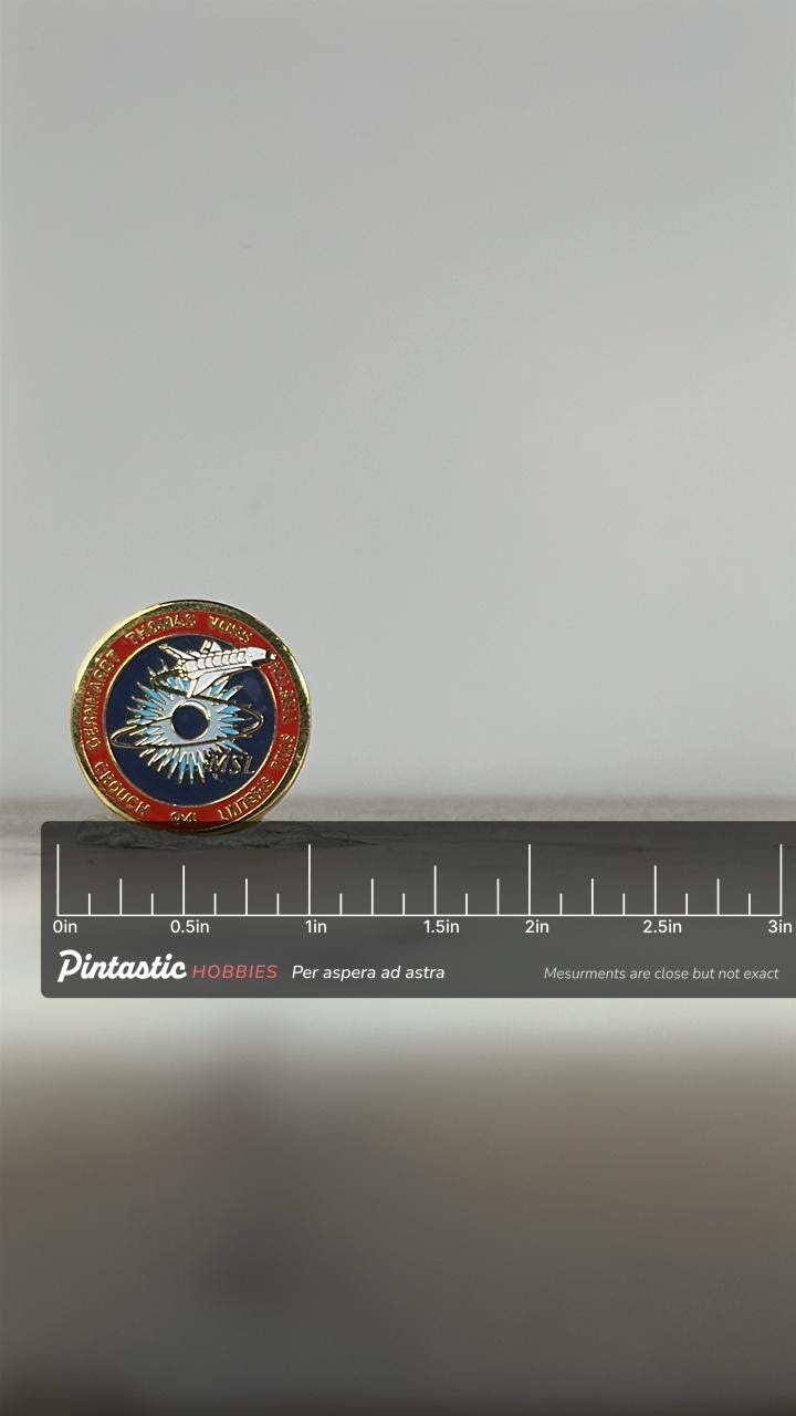 NASA Space Shuttle Columbia STS-65 Mission Pin (1994) – Halsell, Thomas, Voss, Gernhardt, Crouch, Linnehan, Tilley Crew – Vin