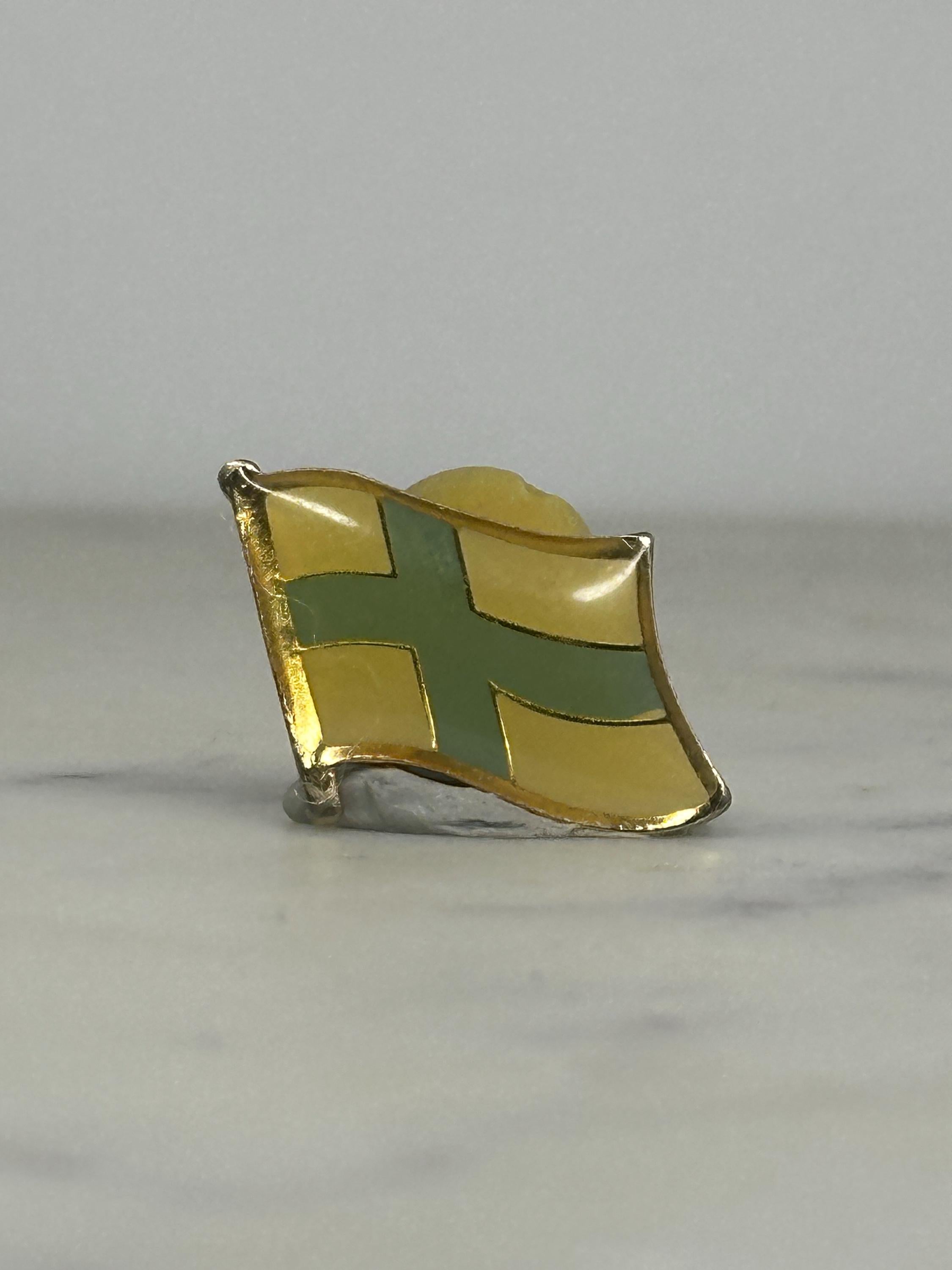 Vintage Finland Flag Pin – Enamel Nordic Cross Lapel Badge
