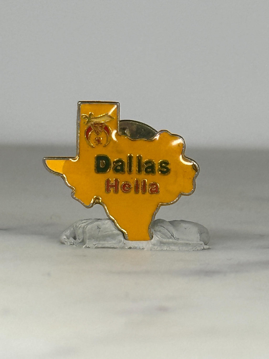 Dallas Shriners Hella State Pin: Yellow Enamel Finish - Vintage Texas Accessory