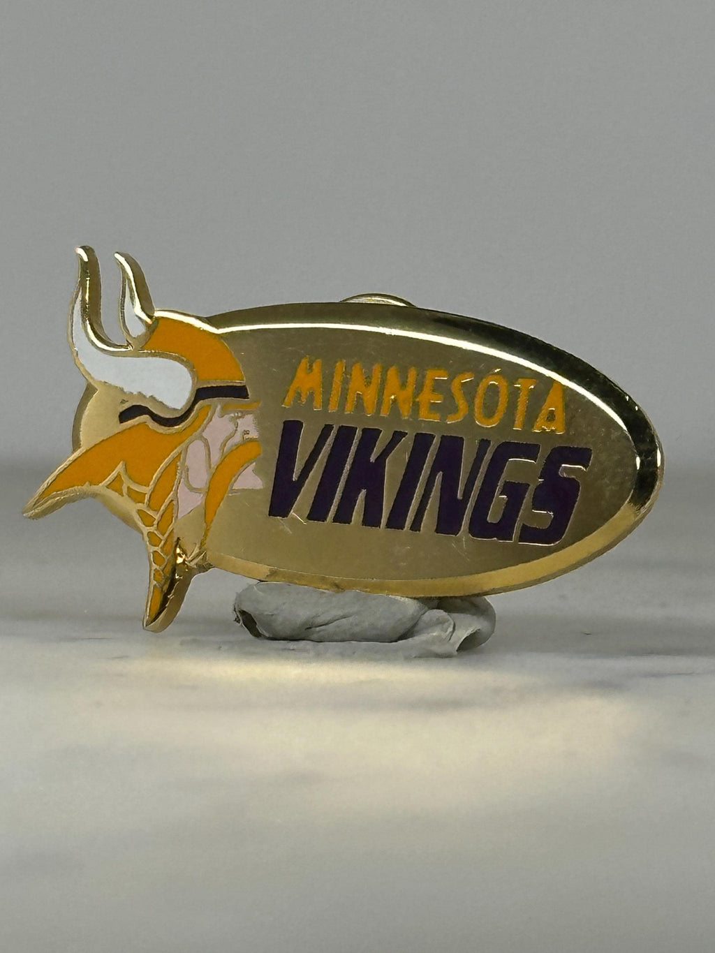 Minnesota Vikings Enamel Pin: Gold & Purple Finish - Vintage Sports Accessory