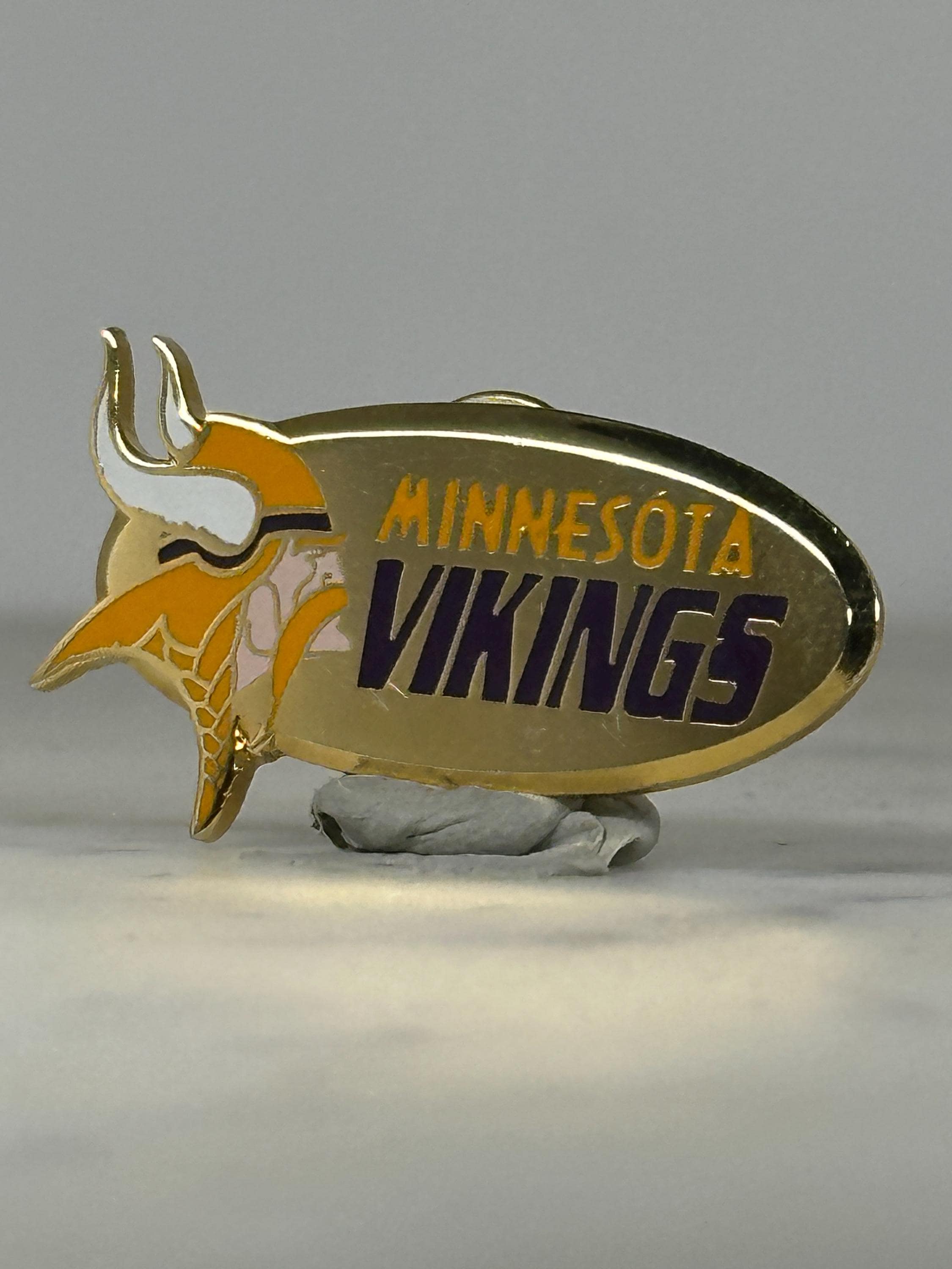Minnesota Vikings Enamel Pin: Gold & Purple Finish - Vintage Sports Accessory