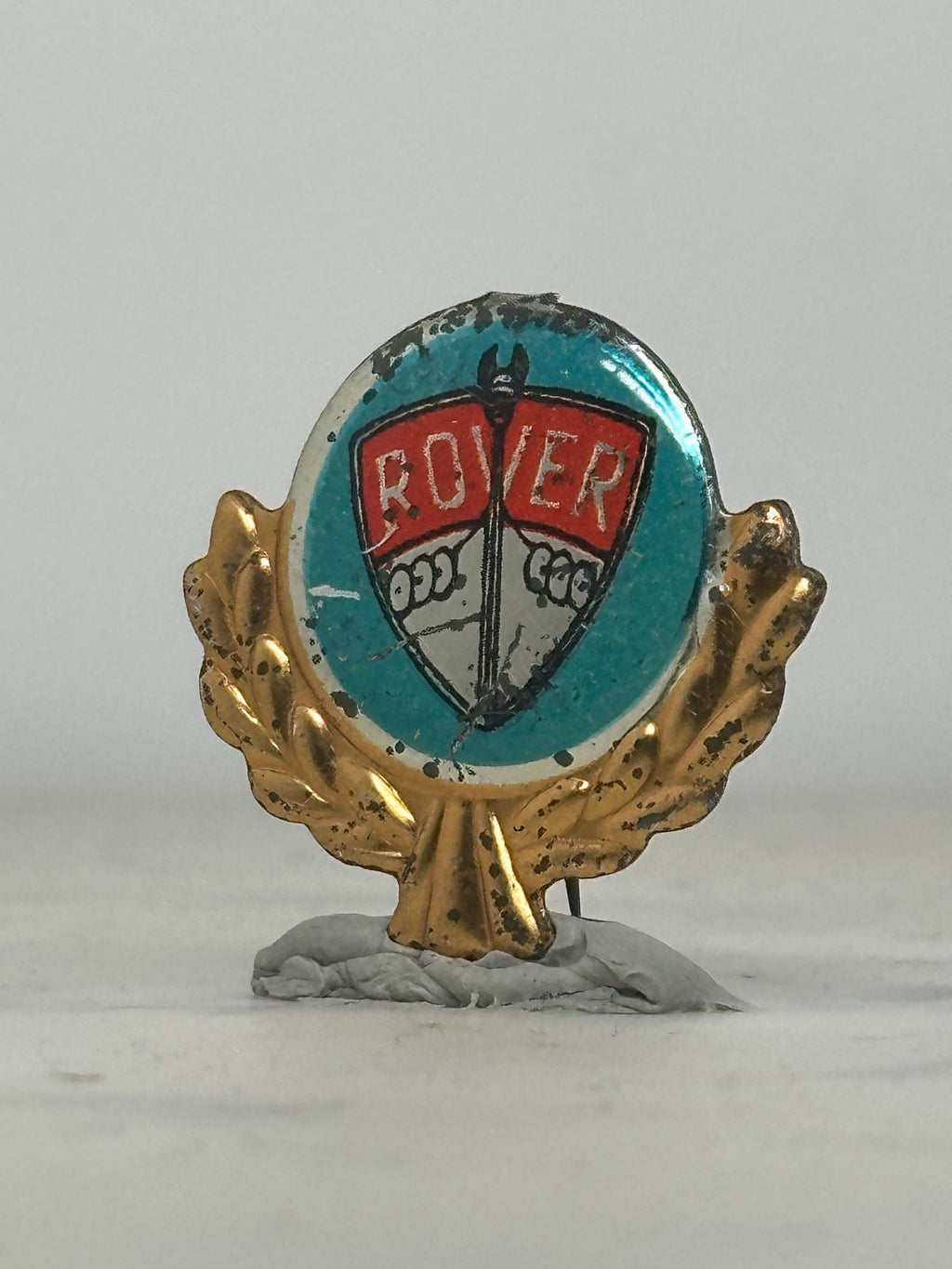 Rover Car Emblem Pin: Gold Laurel Wreath Finish - Vintage Auto Accessory