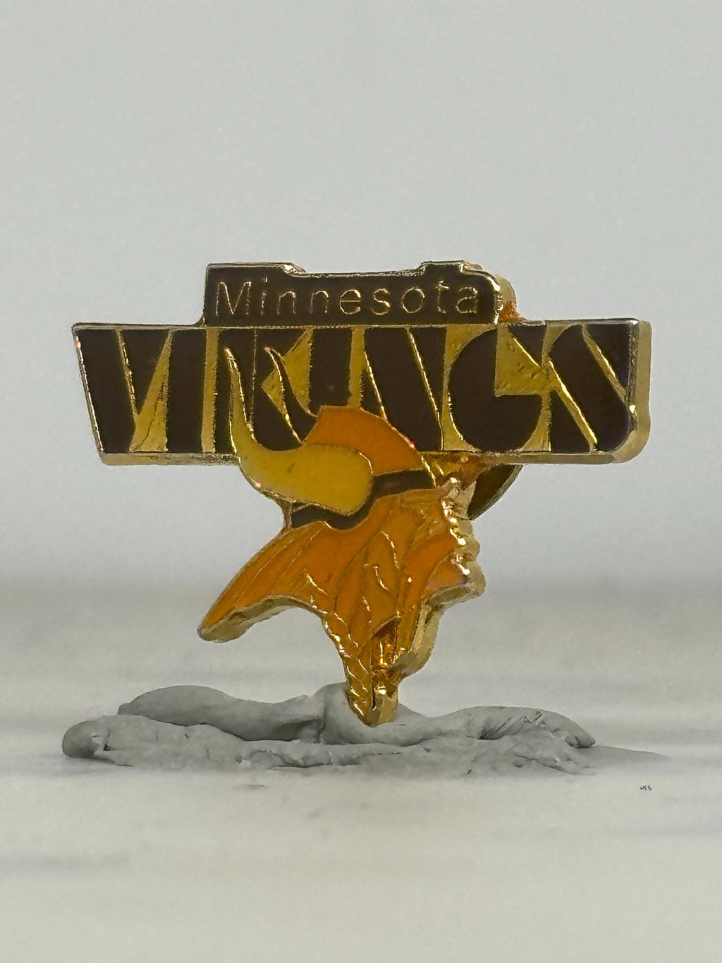 Minnesota Vikings Enamel Pin: Gold & Black Finish - Vintage NFL Accessory