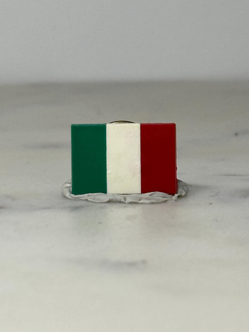 Italy Flag Pin: Gloss Enamel Finish - Patriotic Accessory