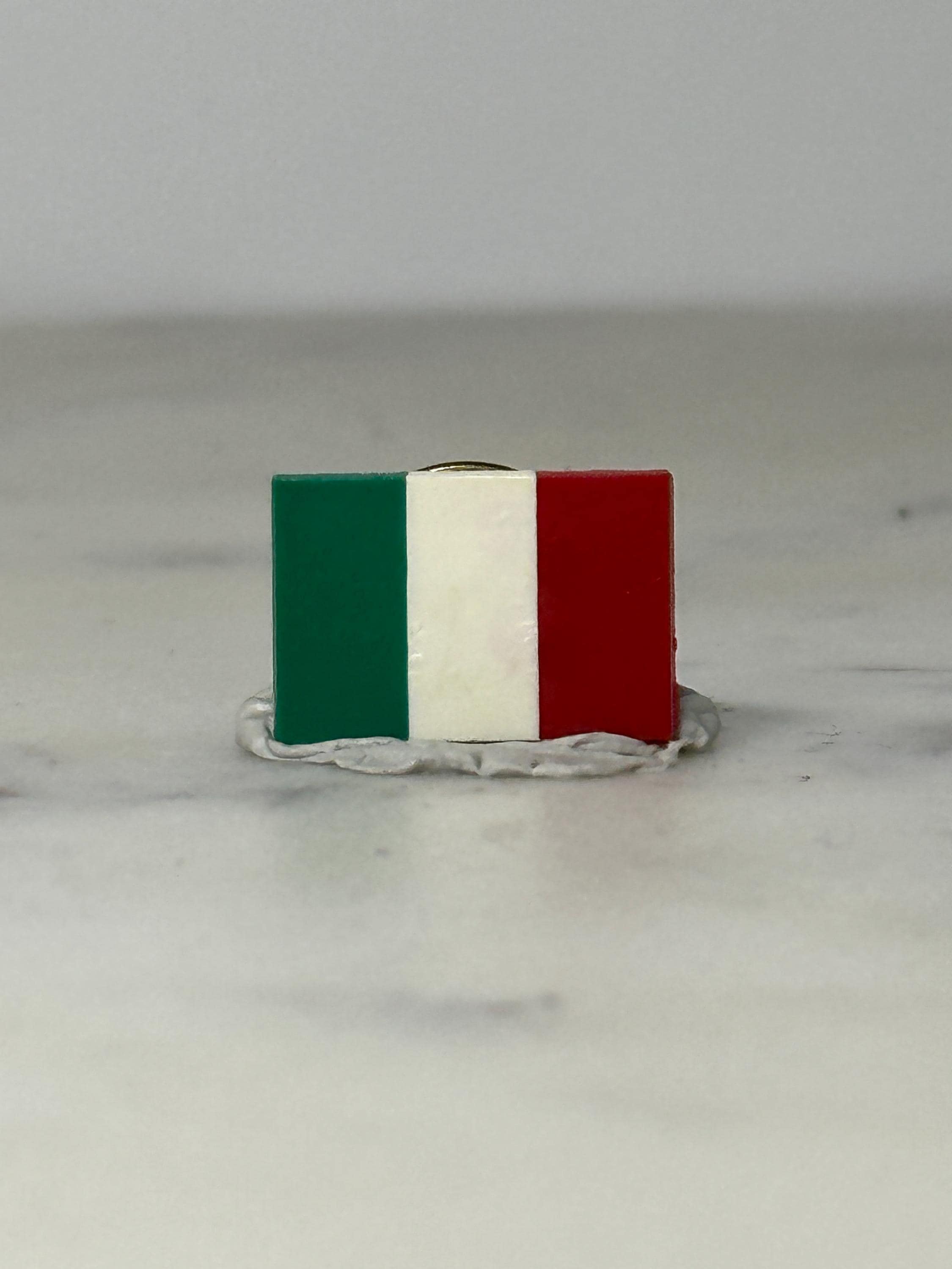 Italy Flag Pin: Gloss Enamel Finish - Patriotic Accessory