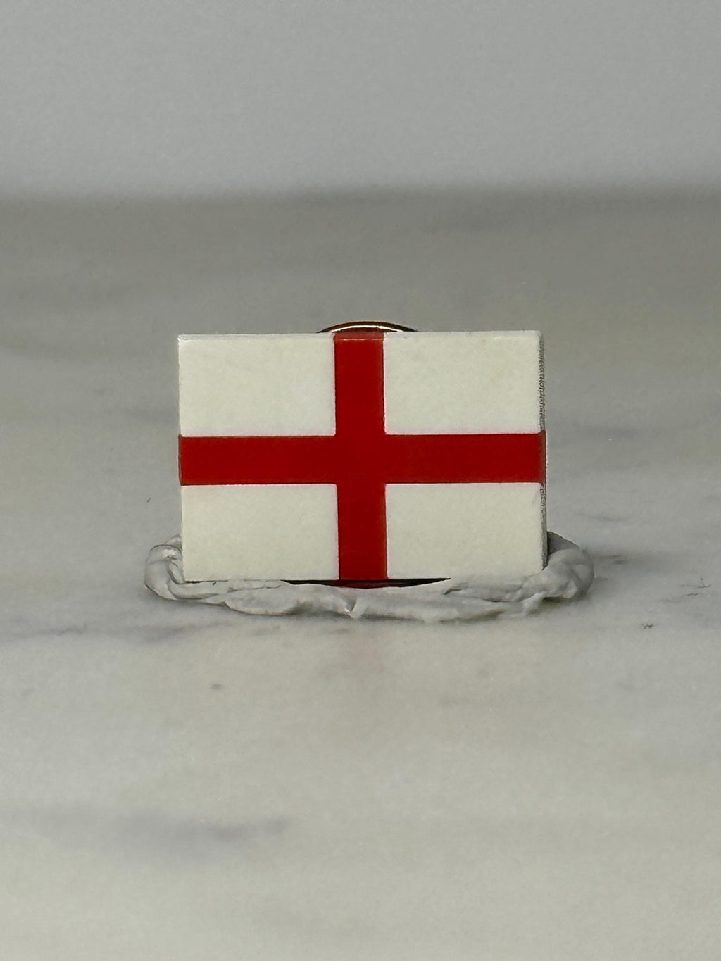 England Flag Pin: Red & White Enamel - Patriotic Accessory