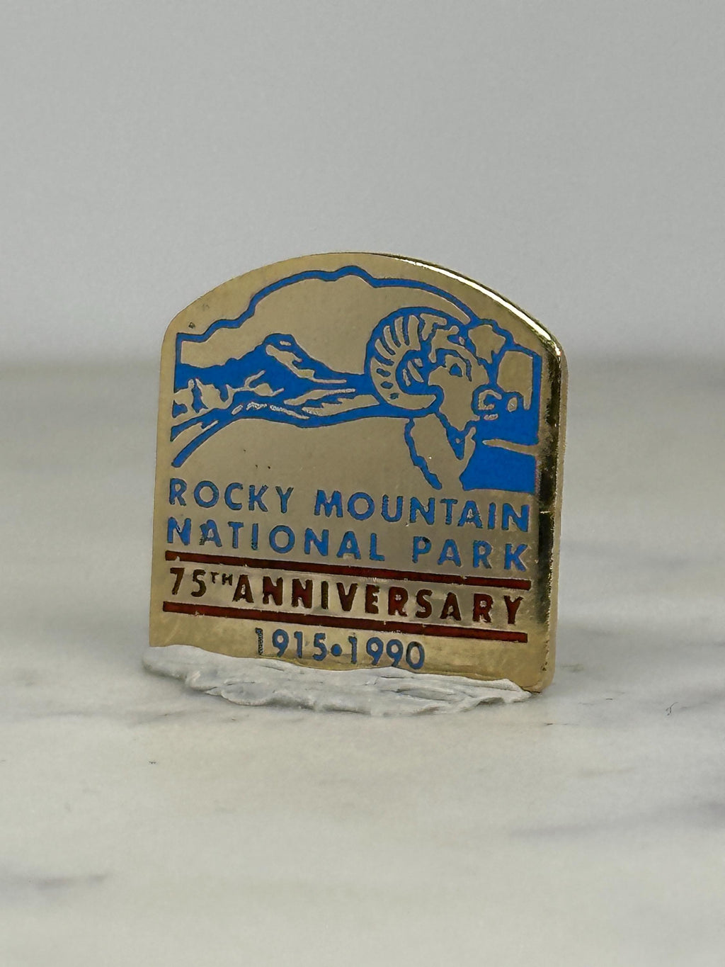 Rocky Mountain National Park Pin: Gold Tone Enamel - 1990 Anniversary Accessory