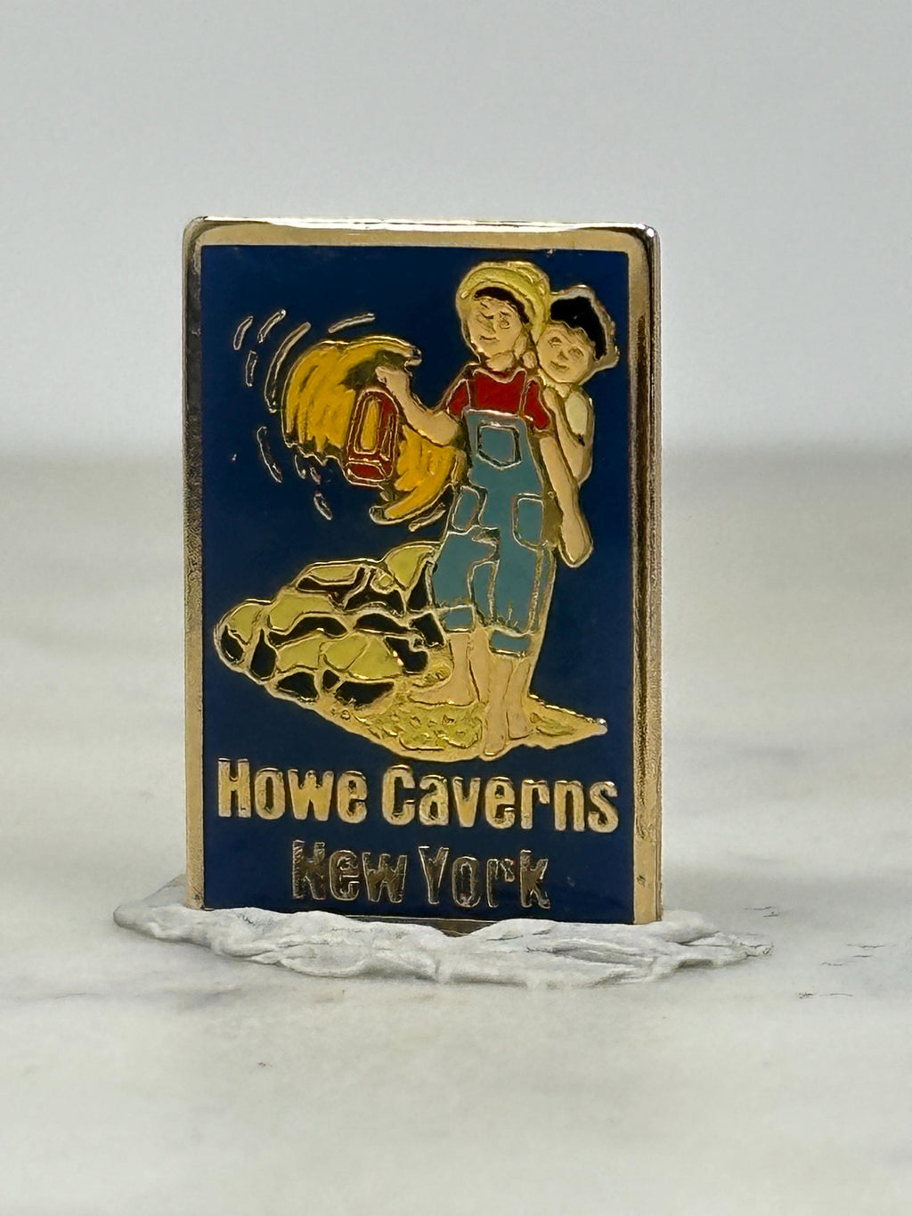 Howe Caverns Souvenir Pin: Enamel Goldtone - Vintage Travel Accessory