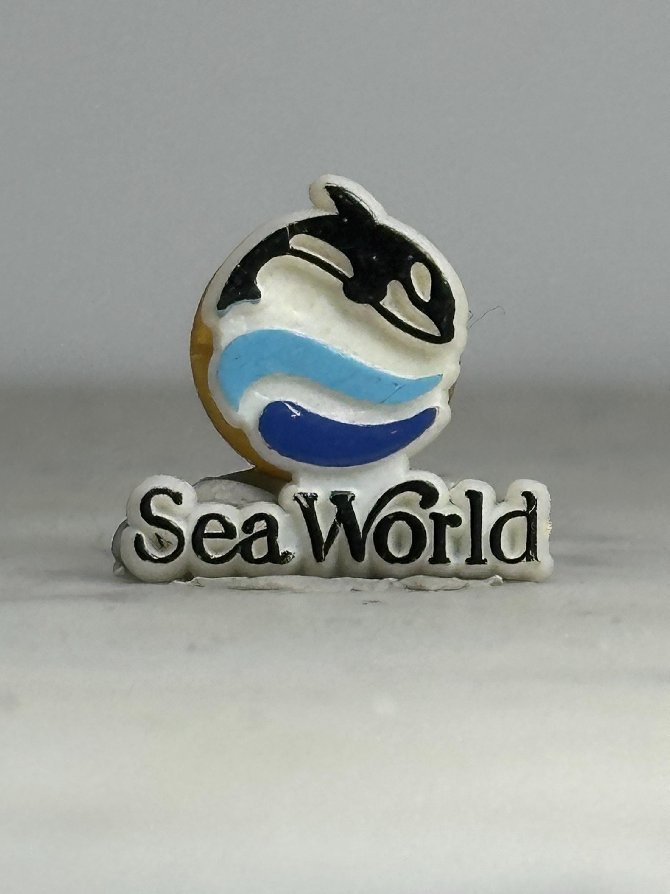 Seaworld whale enamel pin: black & blue logo – vintage theme accessory