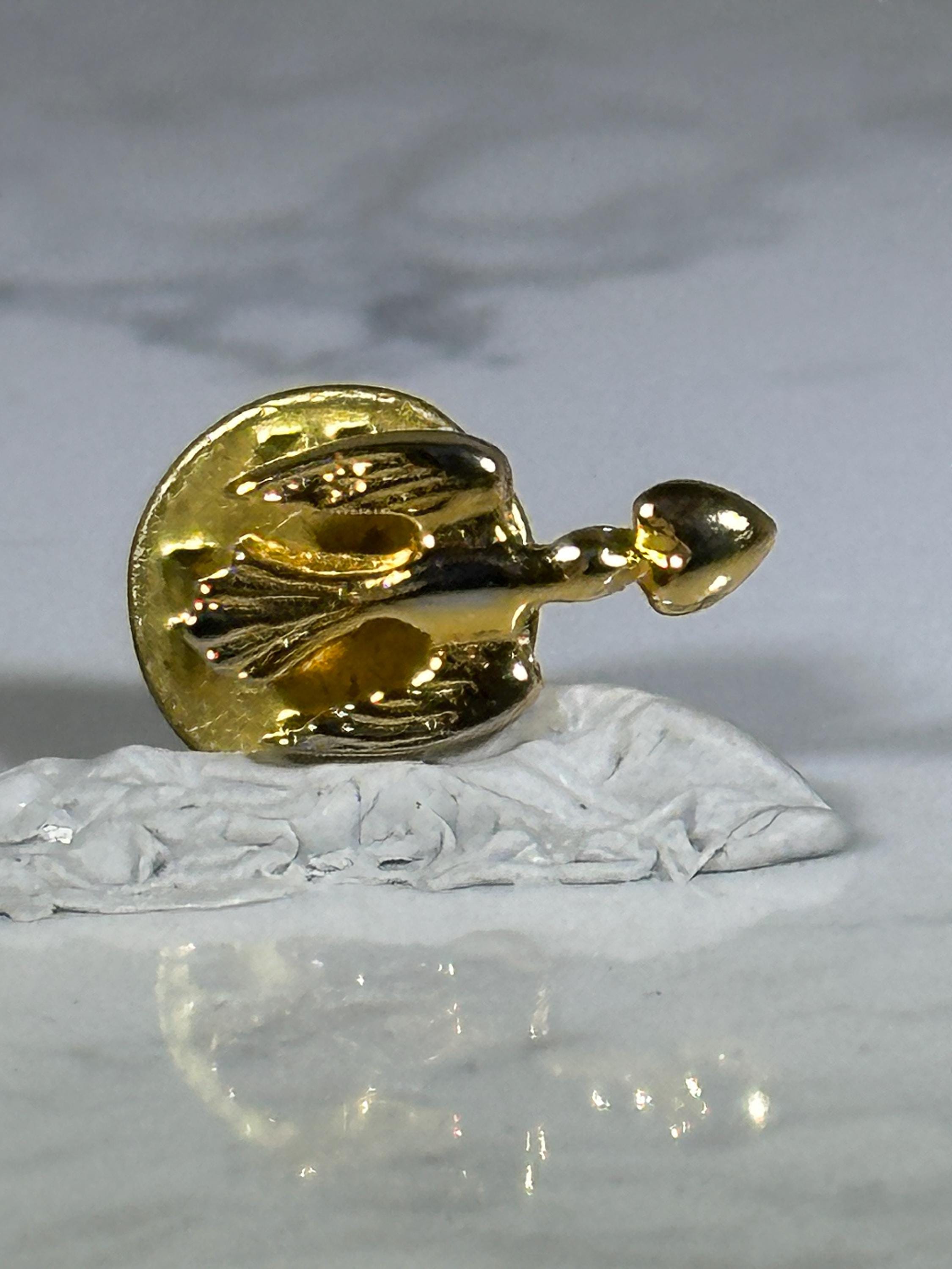 Vintage Gold Tone Dove Pin – Bird Carrying Heart Lapel Pin, Love & Peace Symbol, Small Brooch, Valentine Gift, Cute Animal Pi