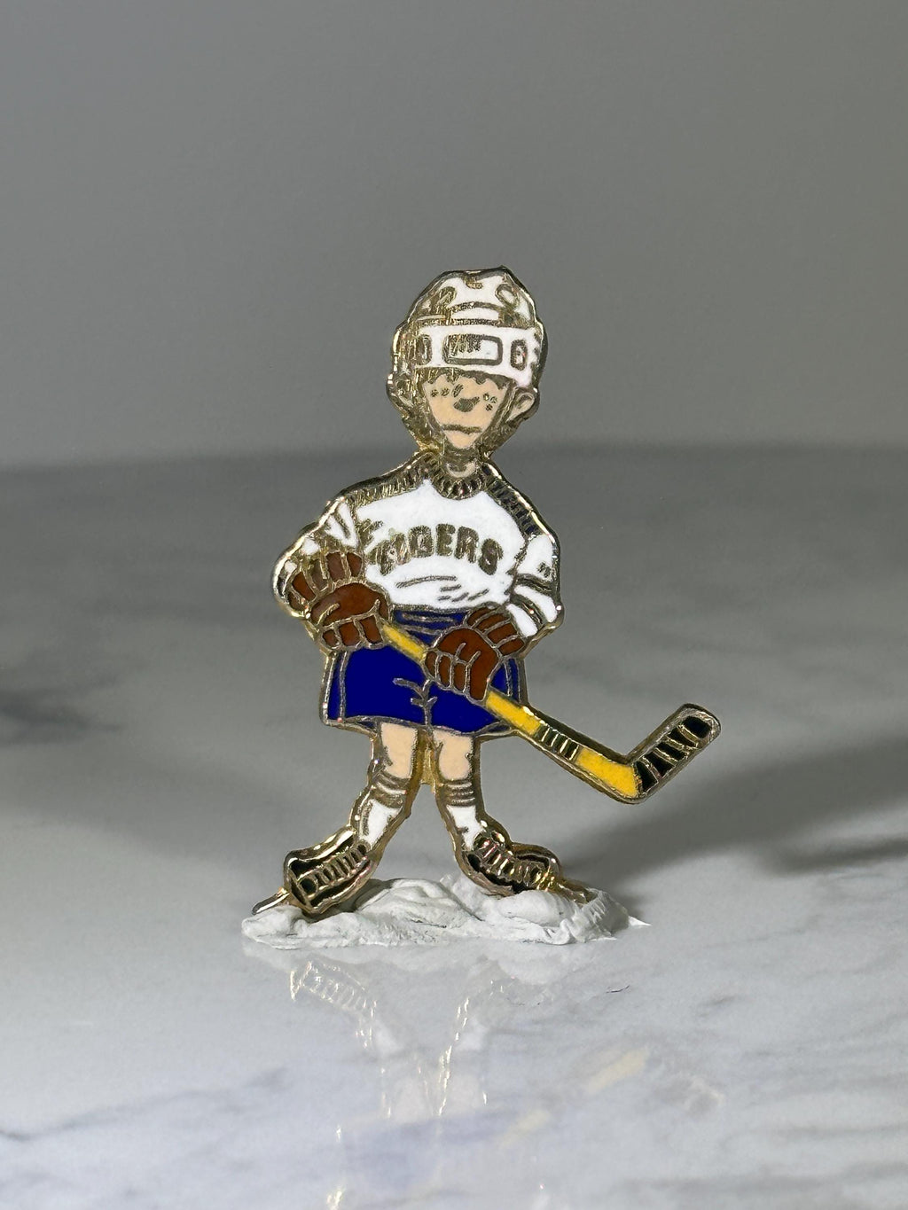 Hockey Player Pin: Enamel Gold-Tone - Vintage Sports Accessory
