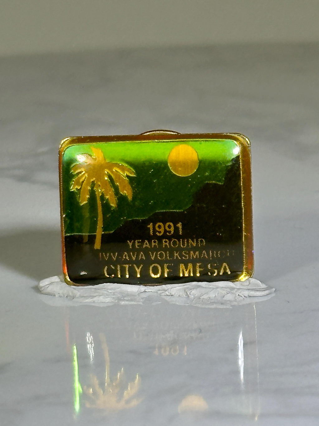 City of Mesa 1991 Volksmarch Pin: Green Gold Finish - Desert Sunset Souvenir