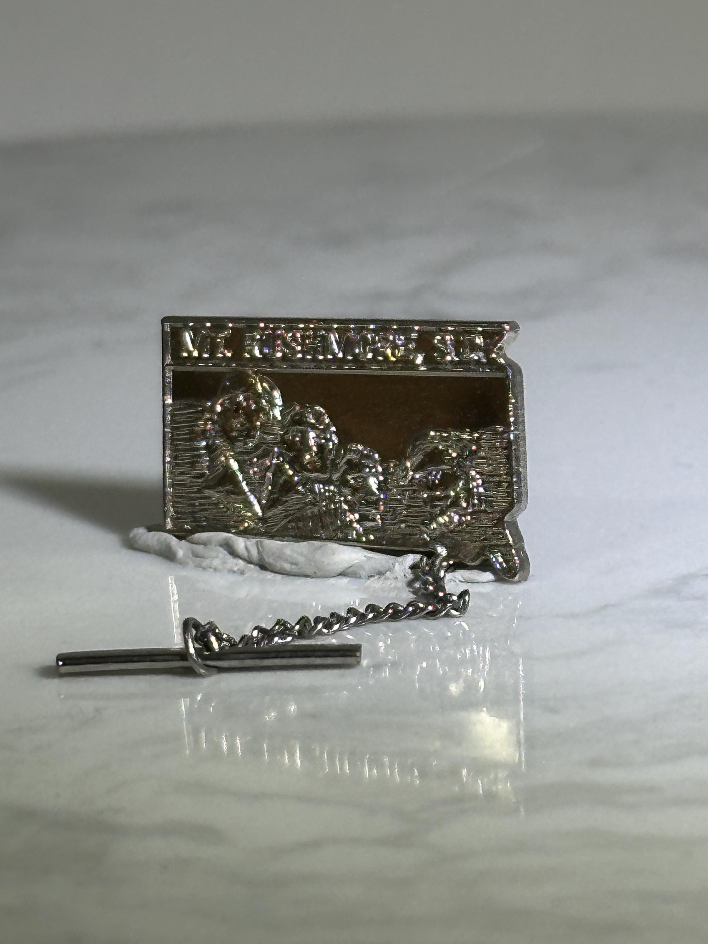 Mt. Rushmore Tie Tack: Silver Metal Finish - Souvenir State Accessory
