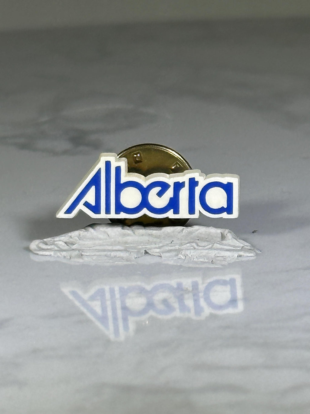 Alberta Souvenir Pin: White & Blue Enamel - Vintage Travel Accessory