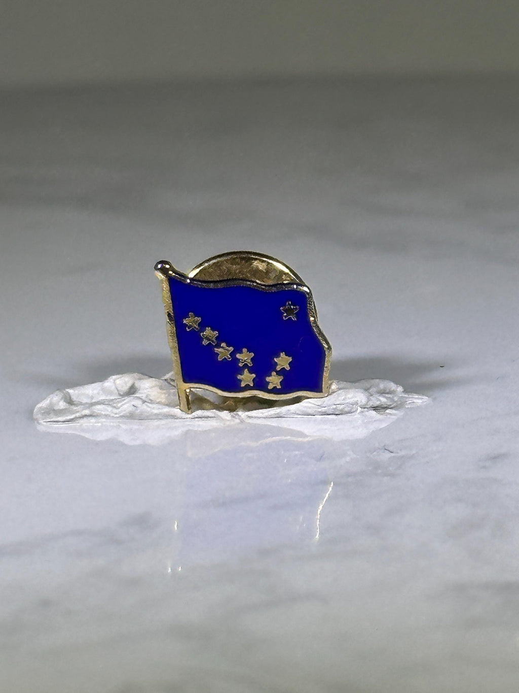 Alaska State Flag Pin: Gold Tone Enamel - Vintage Americana Accessory