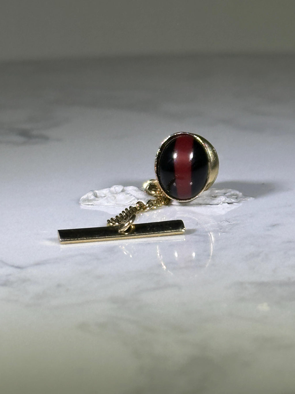 Striped Glass Cabochon Tie Clip: Gold Tone Chain Accent - Retro Formal Accessory