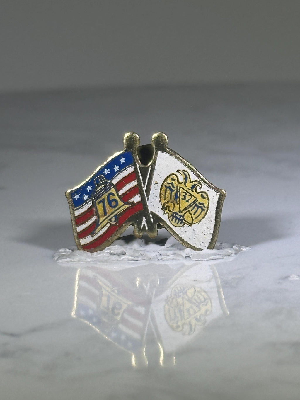 Bicentennial & Scottish Freemasons Crossed Flags Pin: Enamel Brass Finish - Patriotic 1976 Accessory