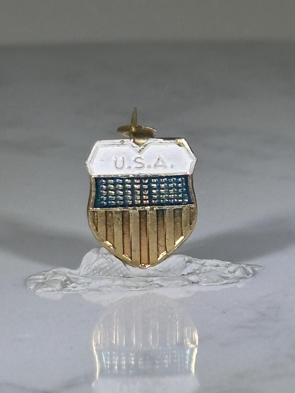 USA Shield Lapel Pin: Gold & Enamel Finish - Patriotic Vintage Accessory