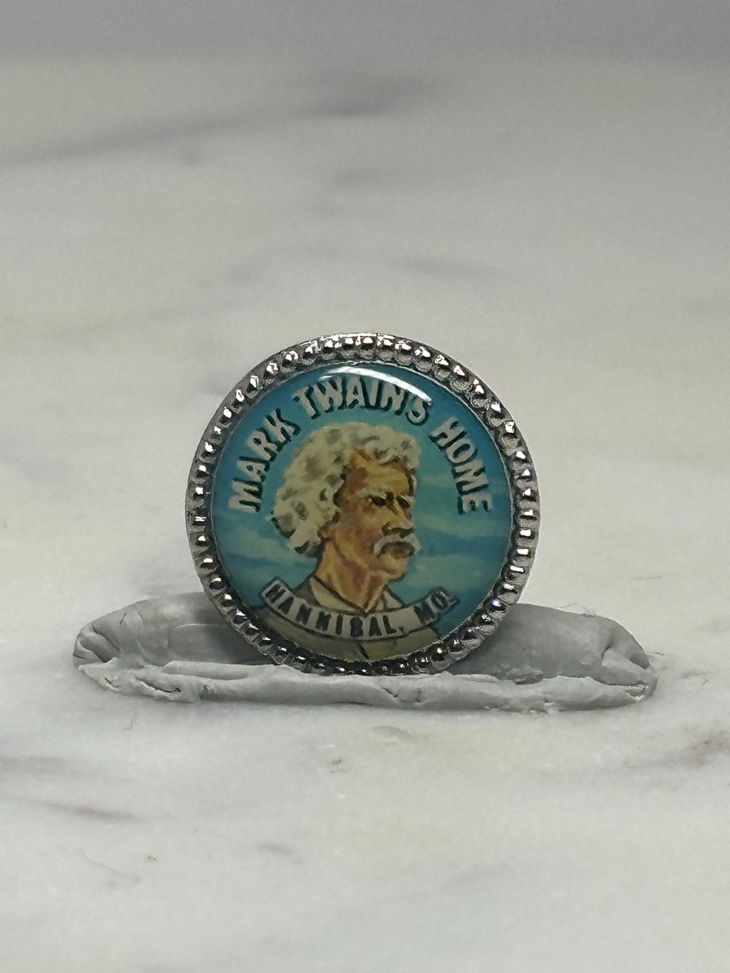 Mark Twain Souvenir Pin: Silver Trim Portrait - Vintage Tourist Accessory