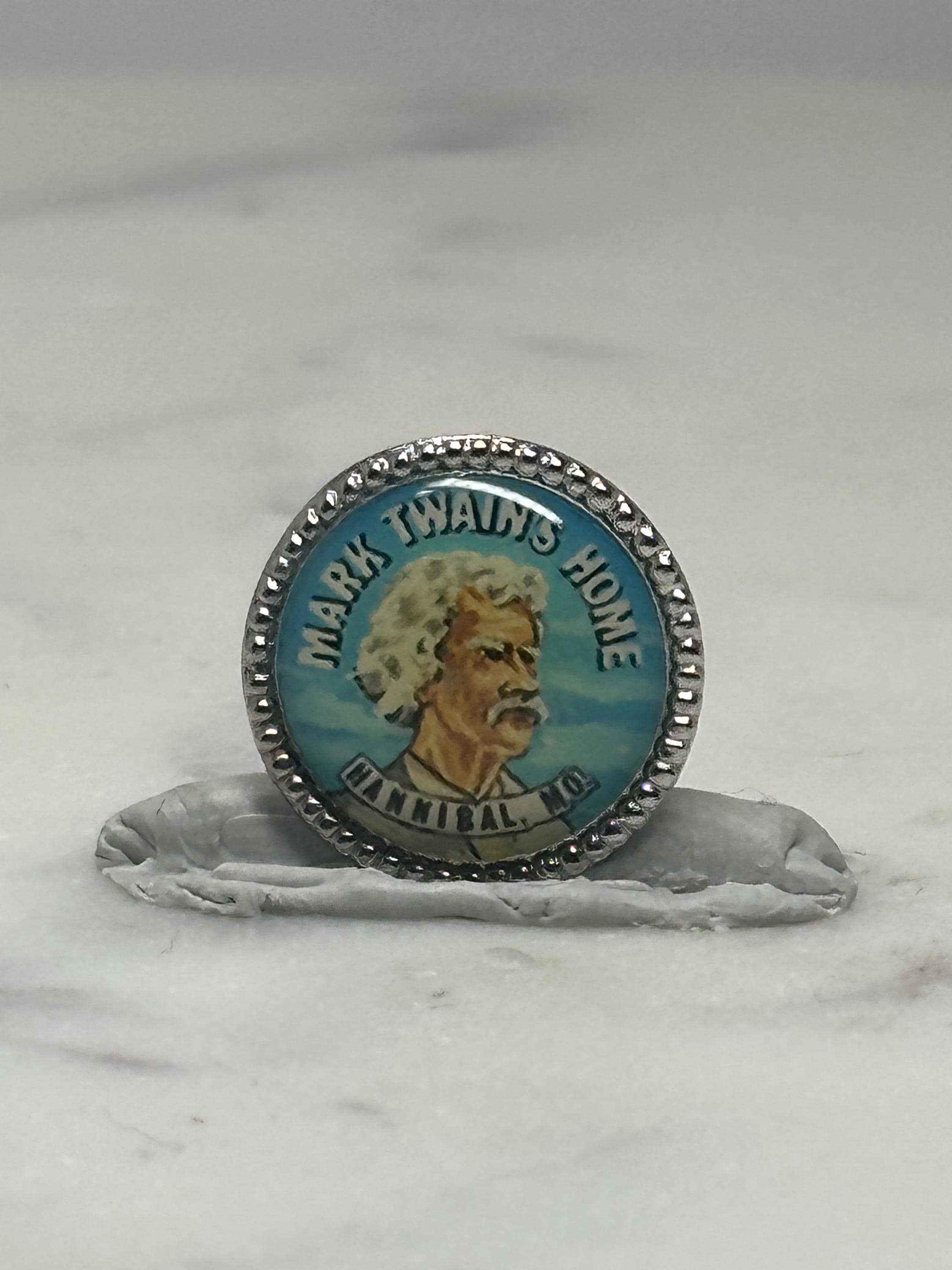 Mark Twain Souvenir Pin: Silver Trim Portrait - Vintage Tourist Accessory