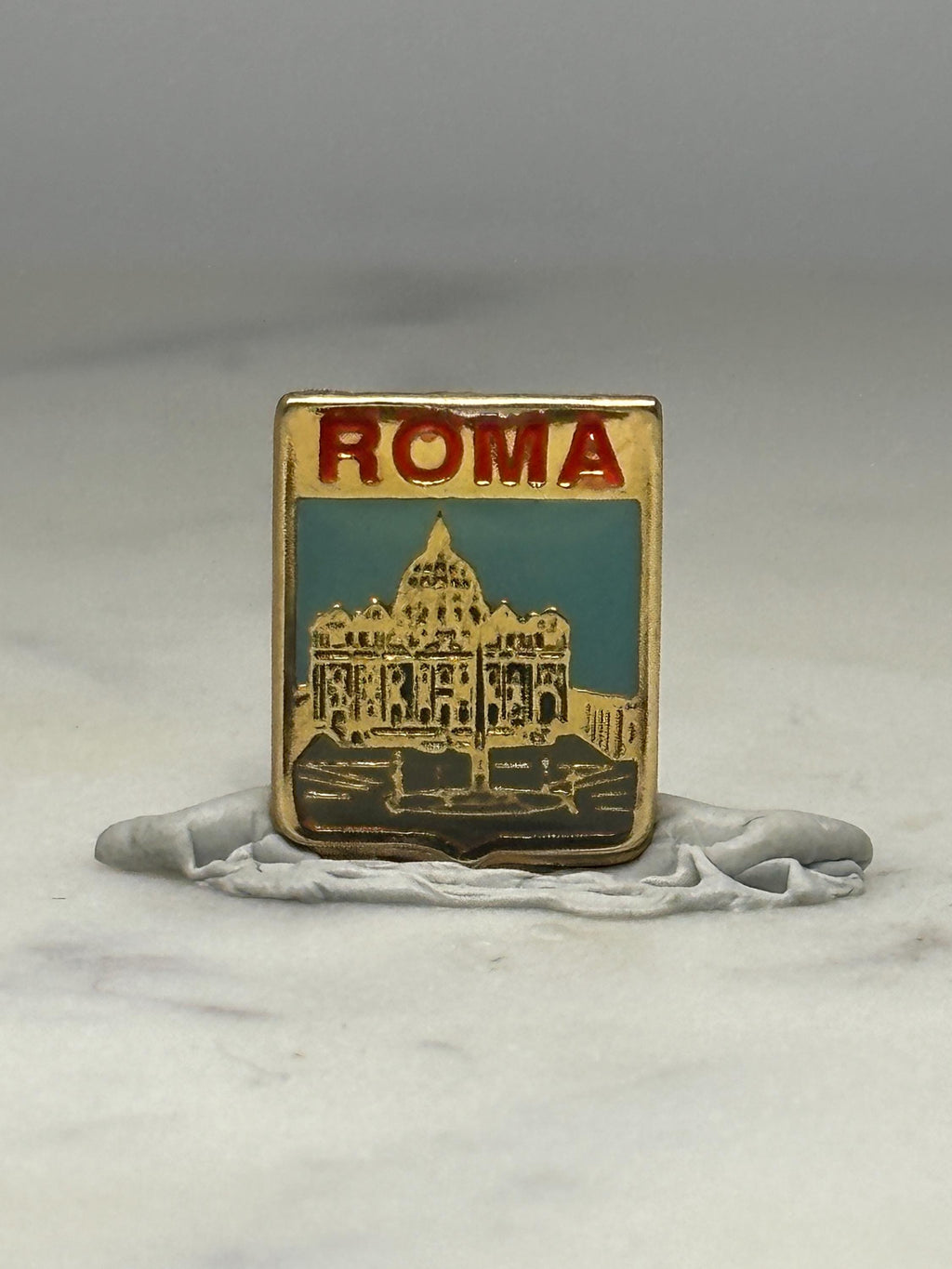 Roma Souvenir Pin: Gold-Tone Enamel - Vintage Travel Accessory