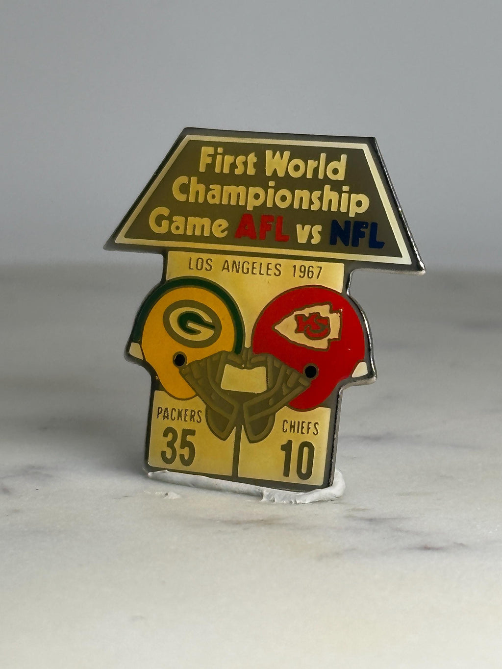 Super bowl i commemorative pin: enamel finish - 1967 football accessory