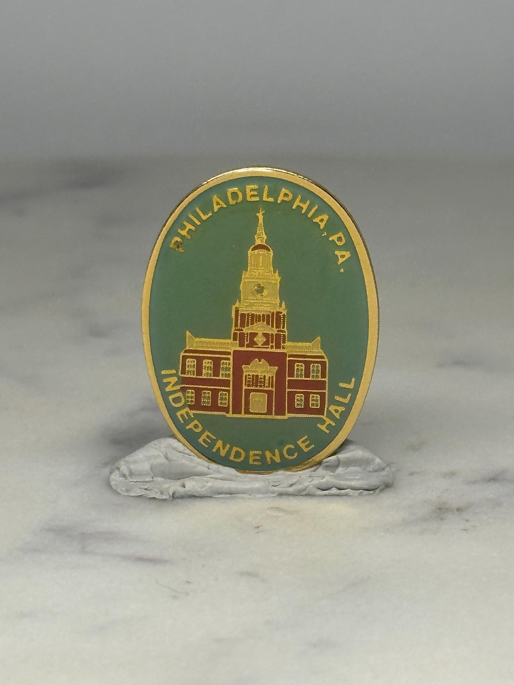 Independence Hall Souvenir Pin: Green & Gold Enamel - Historic Travel Accessory
