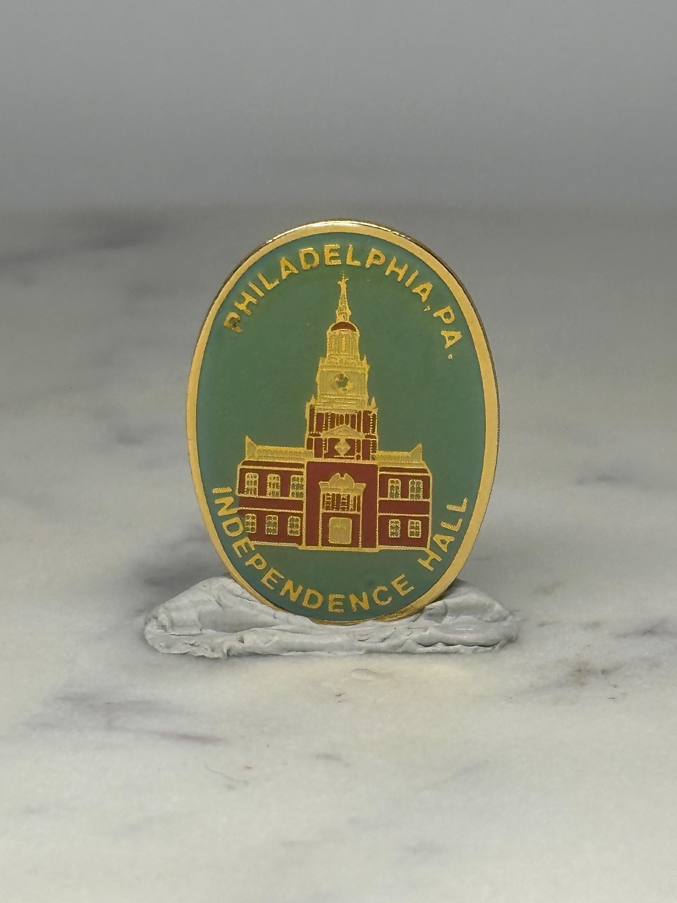 Independence Hall Souvenir Pin: Green & Gold Enamel - Historic Travel Accessory