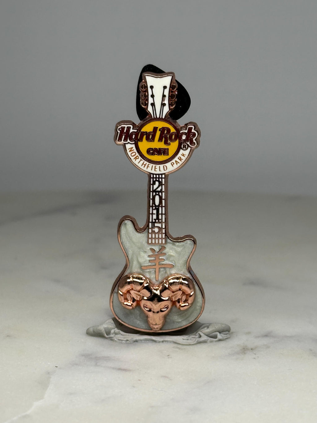 Hard Rock Cafe Northfield Park Limited Edition 200 Guitar Pin Aries / Zodiac Design