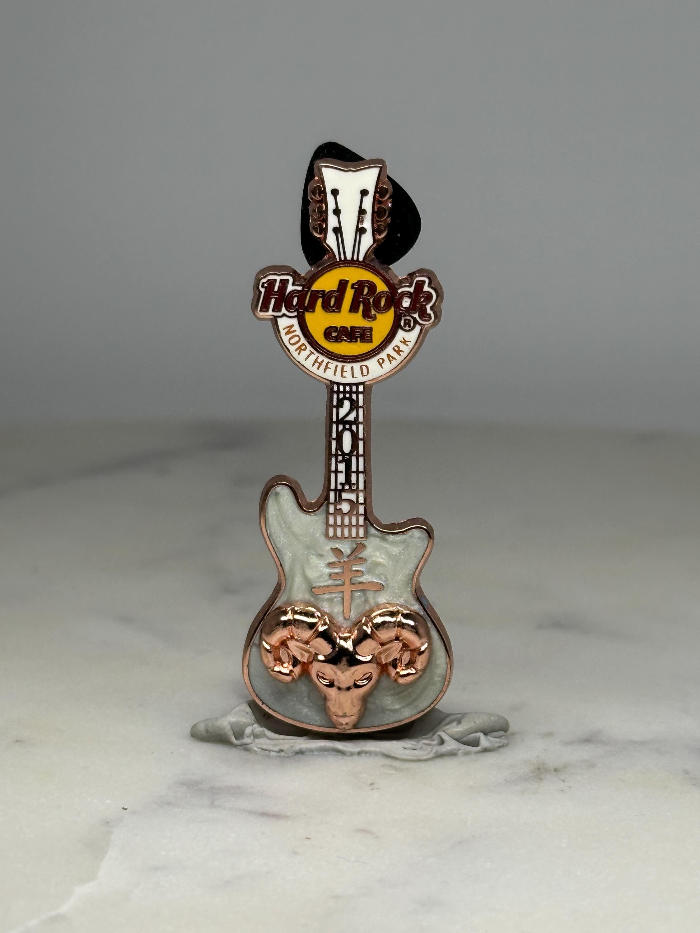 Hard Rock Cafe Northfield Park Limited Edition 200 Guitar Pin Aries / Zodiac Design