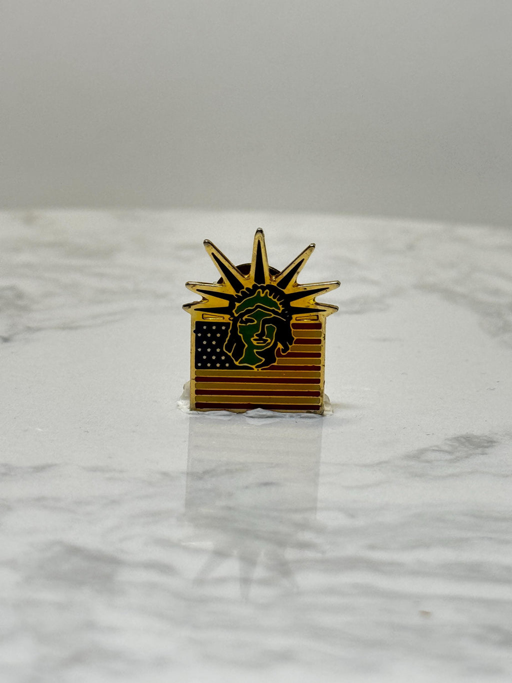 Statue of Liberty Flag Pin: Gold Enamel - Patriotic USA Accessory