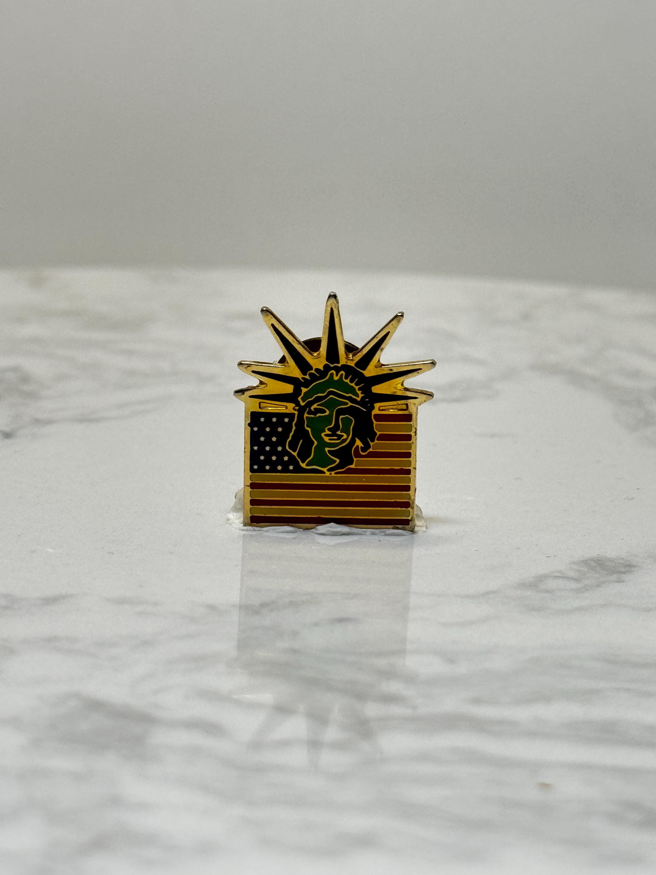 Statue of Liberty Flag Pin: Gold Enamel - Patriotic USA Accessory