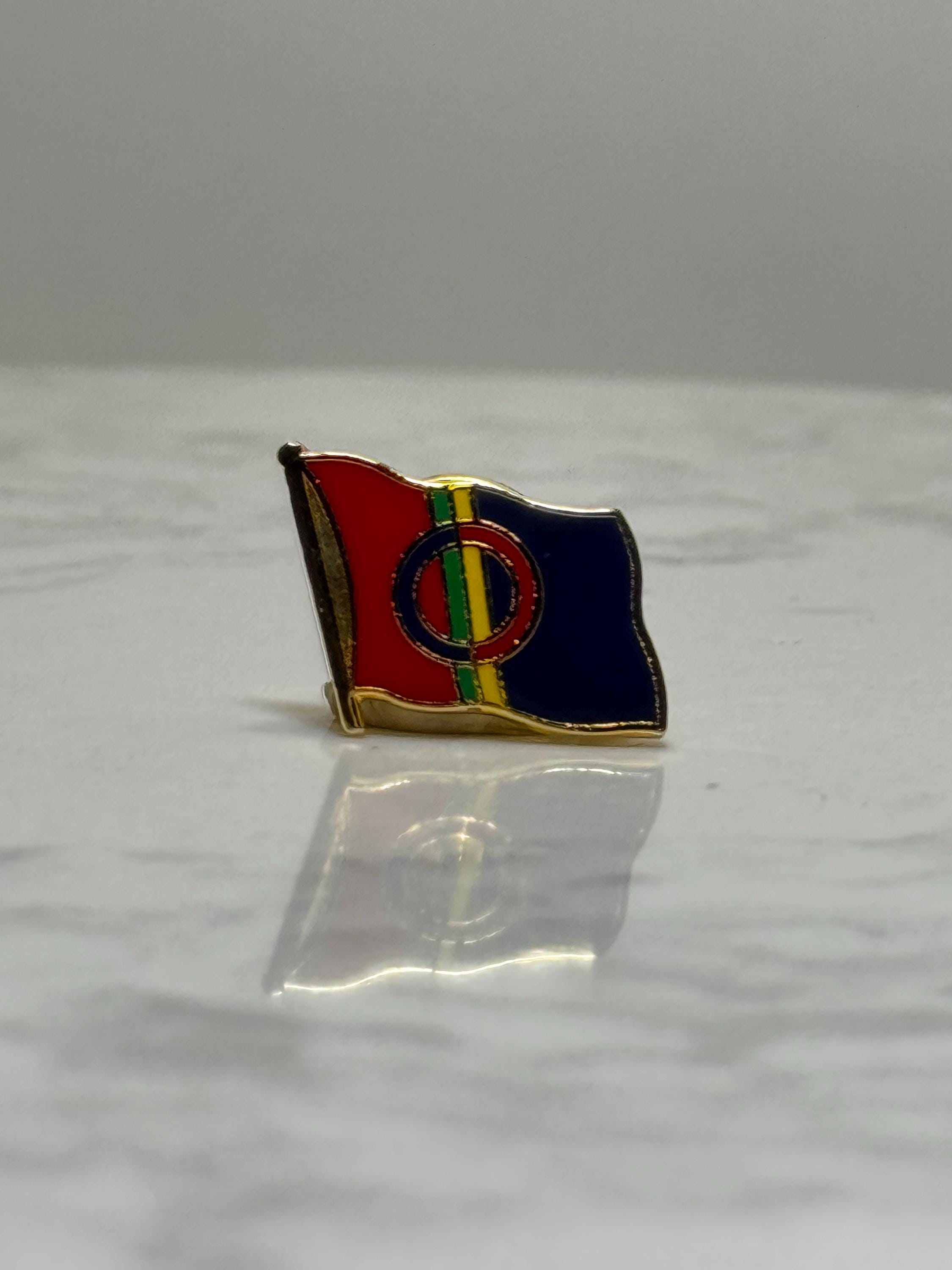 Sami Flag Lapel Pin: Wavy Enamel Gold Trim - Cultural Pride Accessory