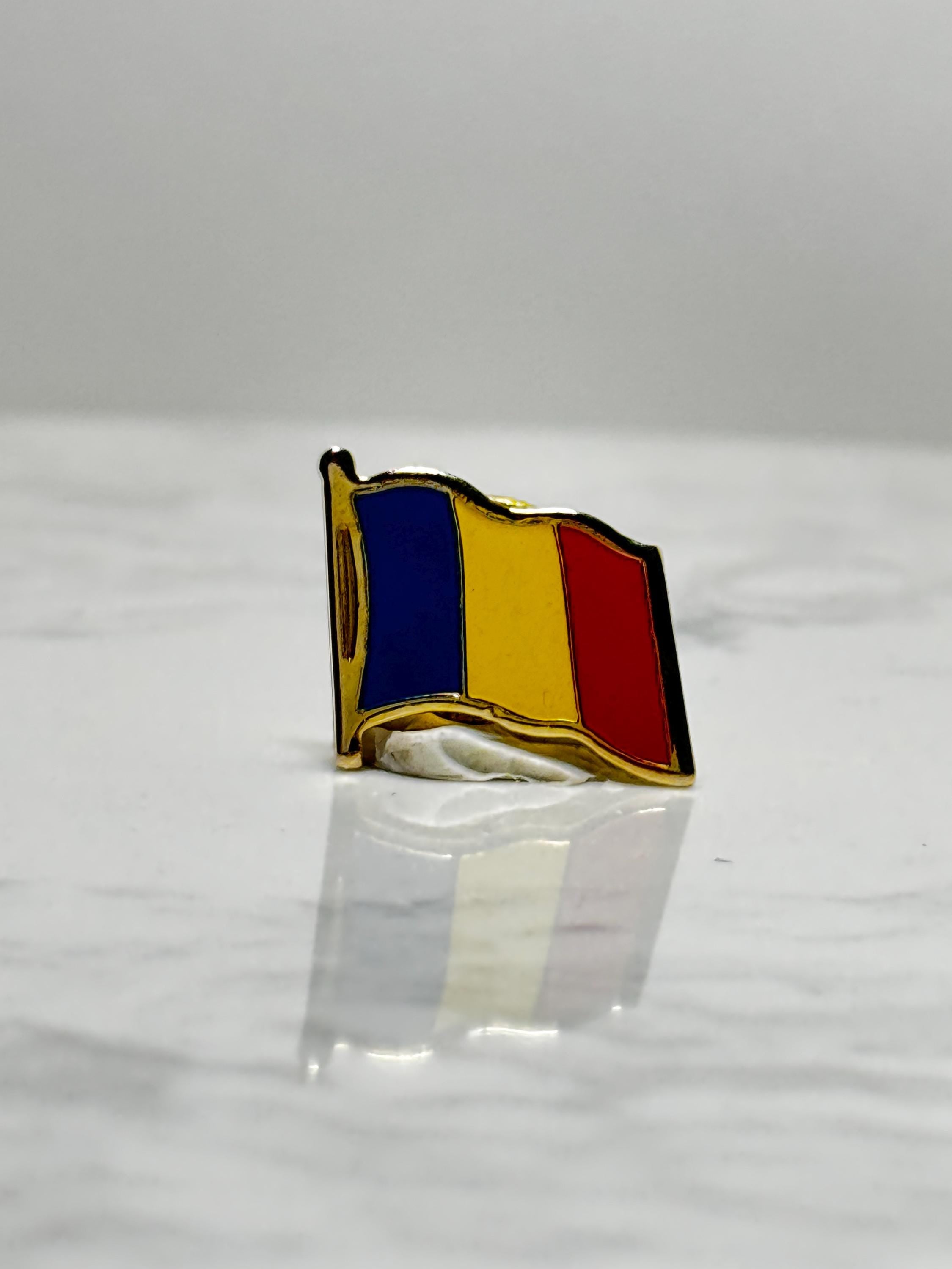 Romania Flag Pin: Gold-Tone Enamel - Patriotic Accessory