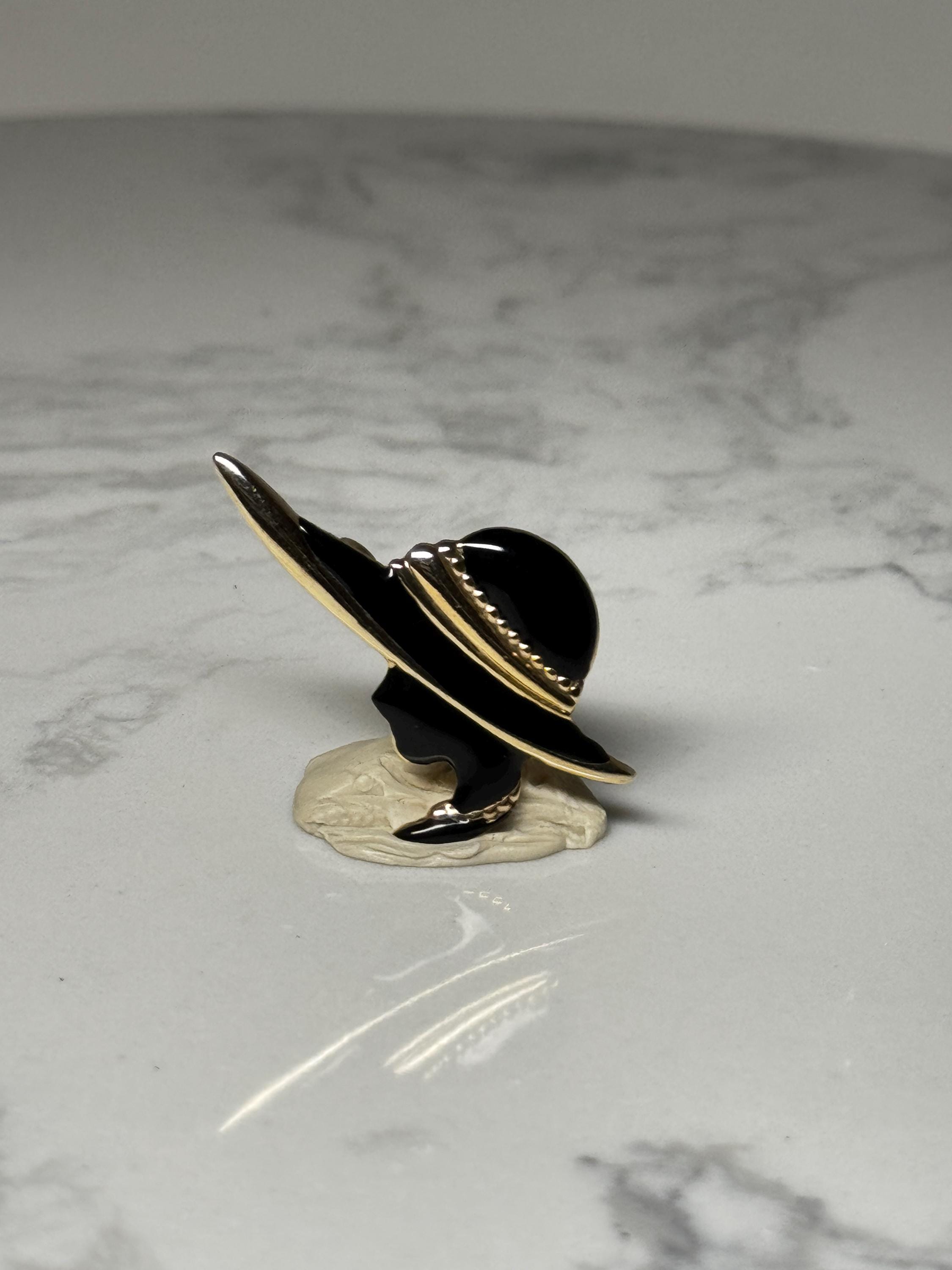 Vintage Lady Silhouette Lapel Pin: Black Hat Gold Tone Brooch – Elegant Fashion Enamel Pin