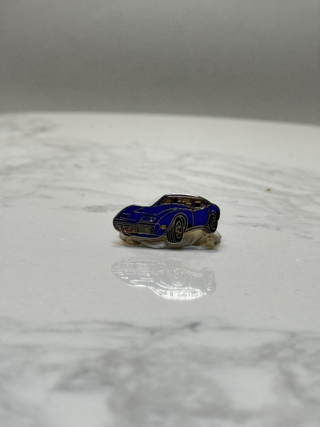 Vintage Corvette Stingray Enamel Pin – Blue Classic 1970s Sports Car Lapel Pin – Retro Muscle Car Collectible