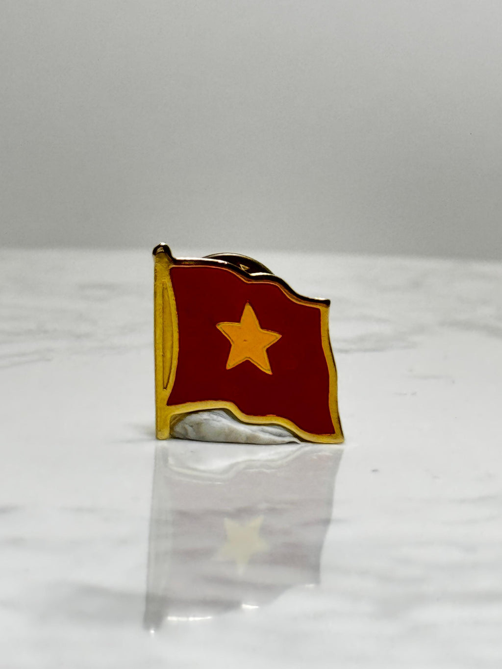 Vietnam Flag Lapel Pin: Red & Gold Enamel - Patriotic Souvenir Accessory