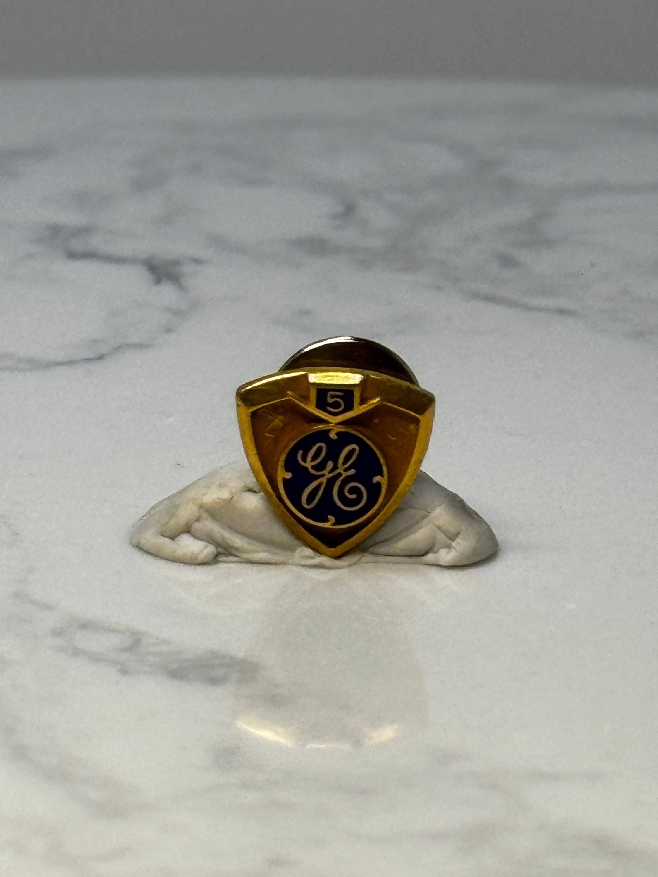 Vintage GE Shield 5 Year Pin: Gold Tone Enamel - Corporate Gift