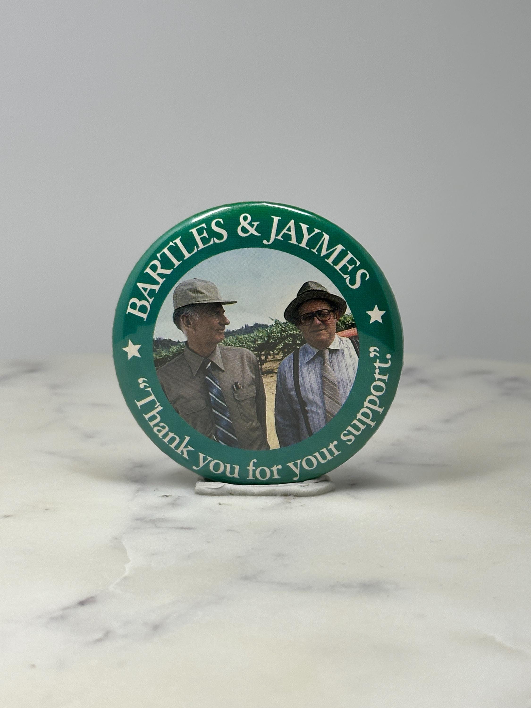 Bartles & Jaymes Ad Pin: Green Photo Button - 1980s Promo